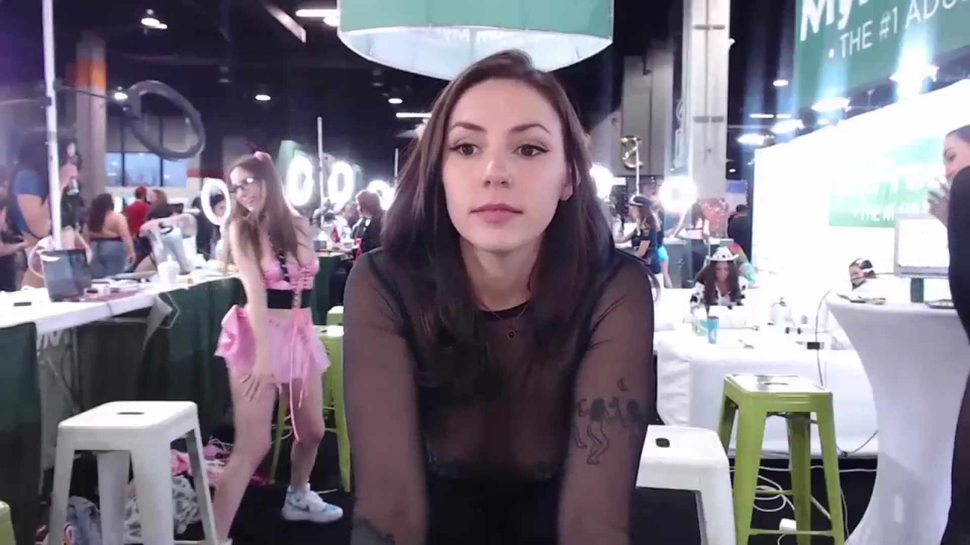 Gallery image thumbnail from MollyMaeve's myfreecams stream on, 04/14/2024, 01:45 image 3 of 20