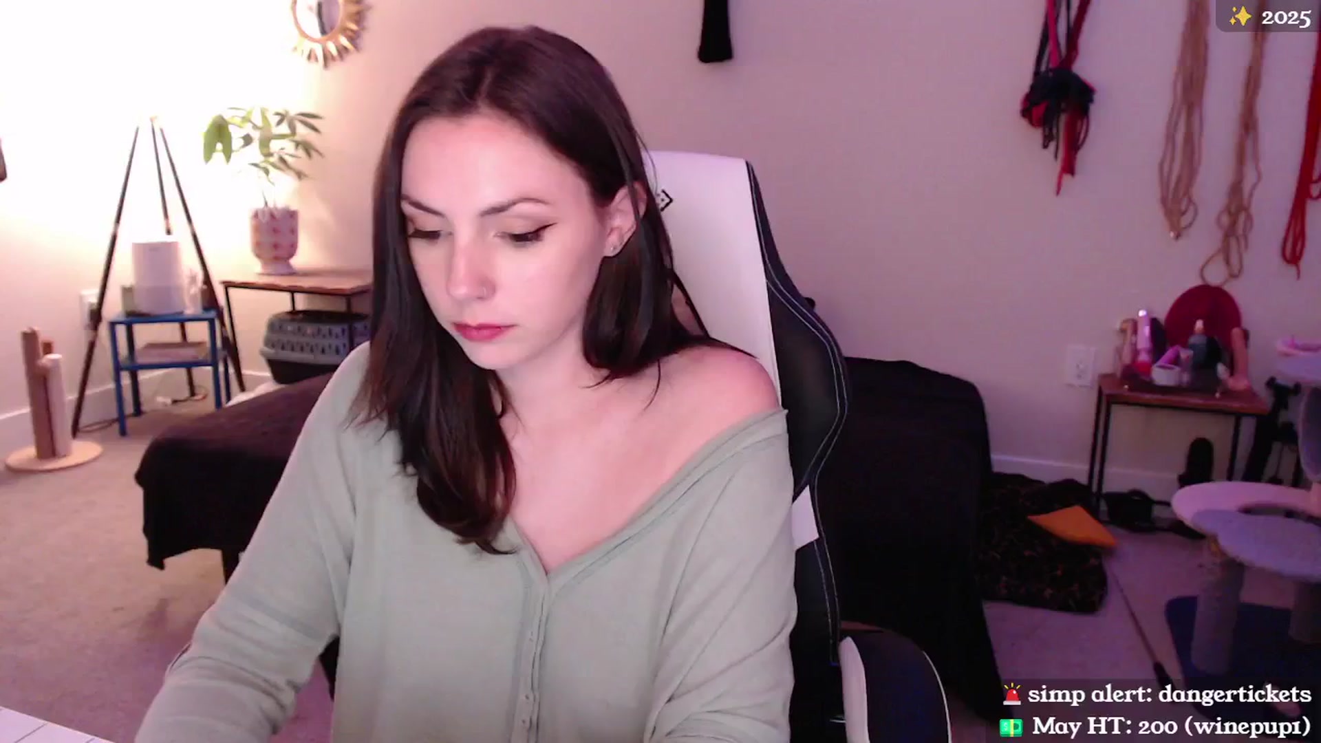 Gallery image thumbnail from MollyMaeve's myfreecams stream on, 05/04/2024, 02:38 image 19 of 20