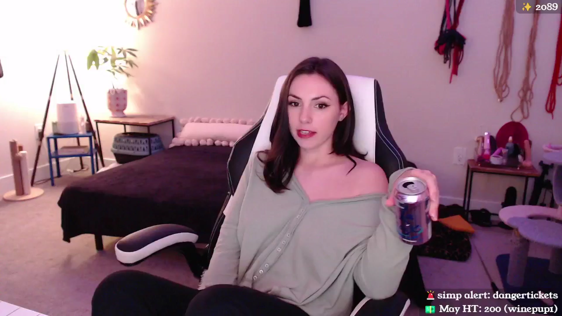 Gallery image thumbnail from MollyMaeve's myfreecams stream on, 05/04/2024, 02:38 image 14 of 20