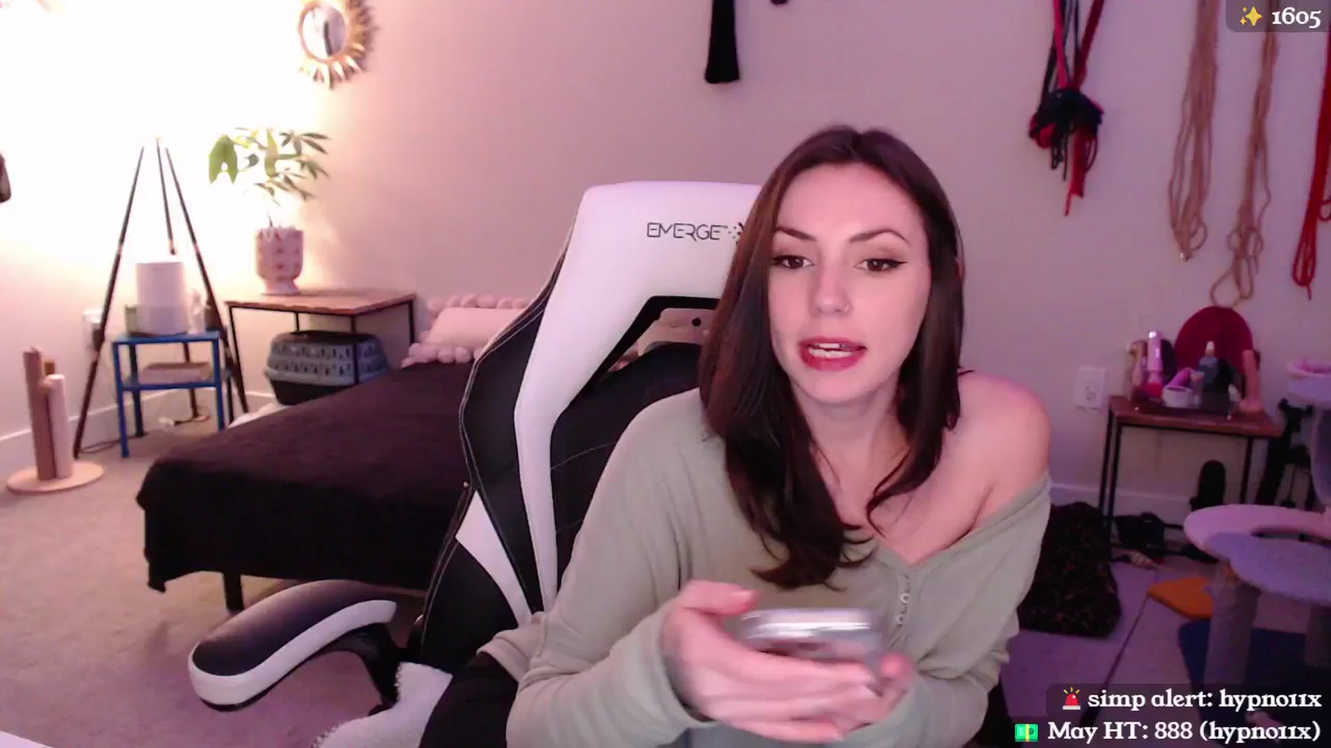 Gallery image thumbnail from MollyMaeve's myfreecams stream on, 05/04/2024, 03:51 image 10 of 20