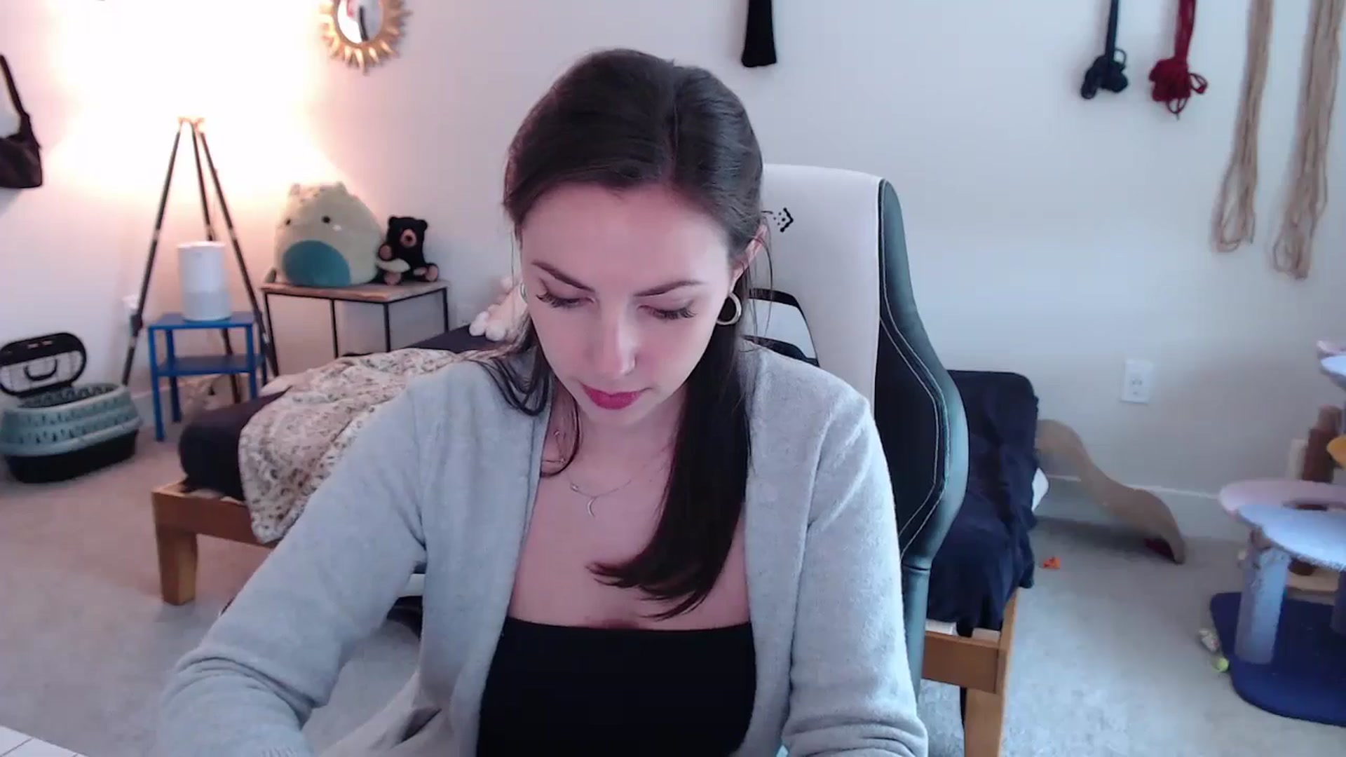 Gallery image thumbnail from MollyMaeve's myfreecams stream on, 05/12/2024, 18:12 image 8 of 20