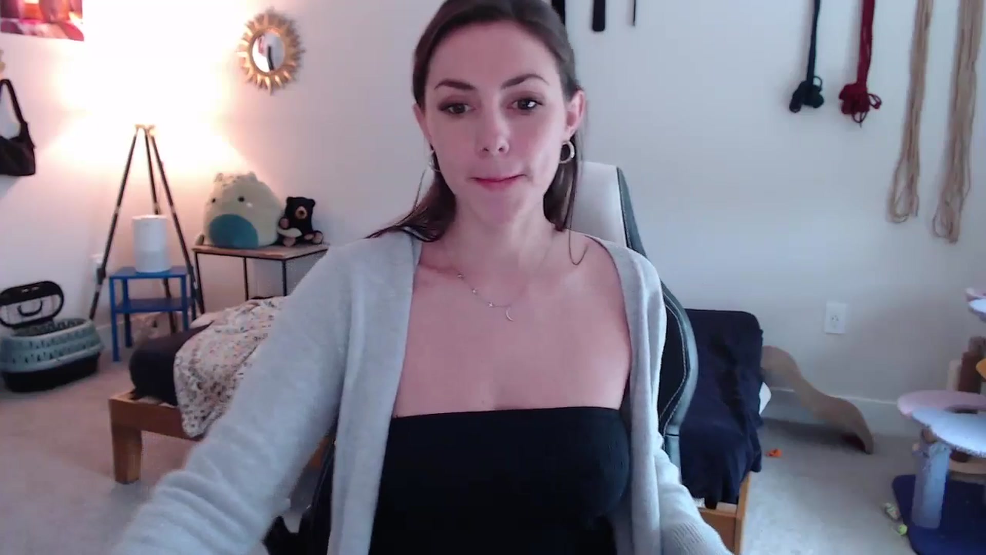 Gallery image thumbnail from MollyMaeve's myfreecams stream on, 05/12/2024, 18:40 image 9 of 20