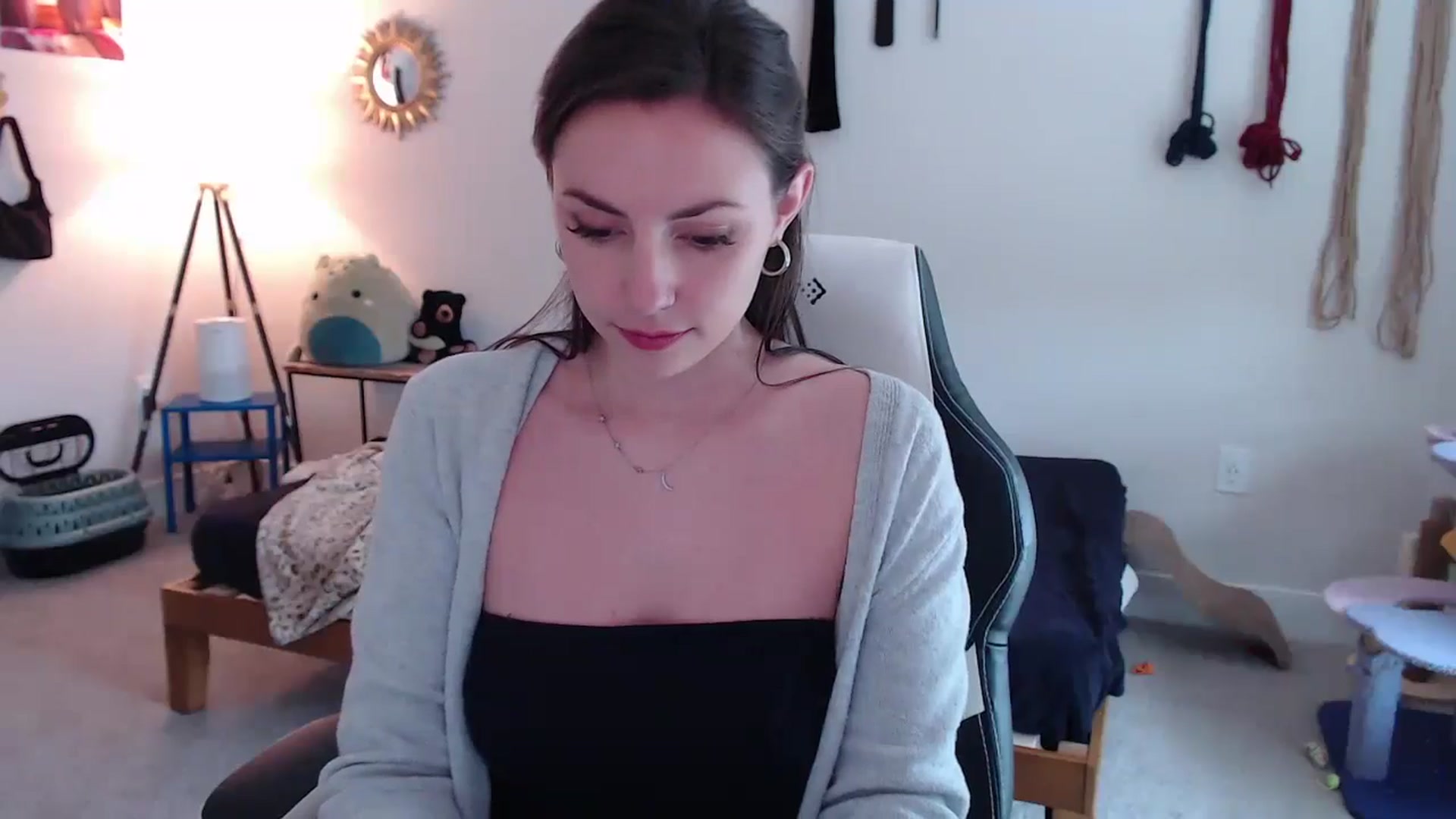 Gallery image thumbnail from MollyMaeve's myfreecams stream on, 05/12/2024, 18:40 image 2 of 20