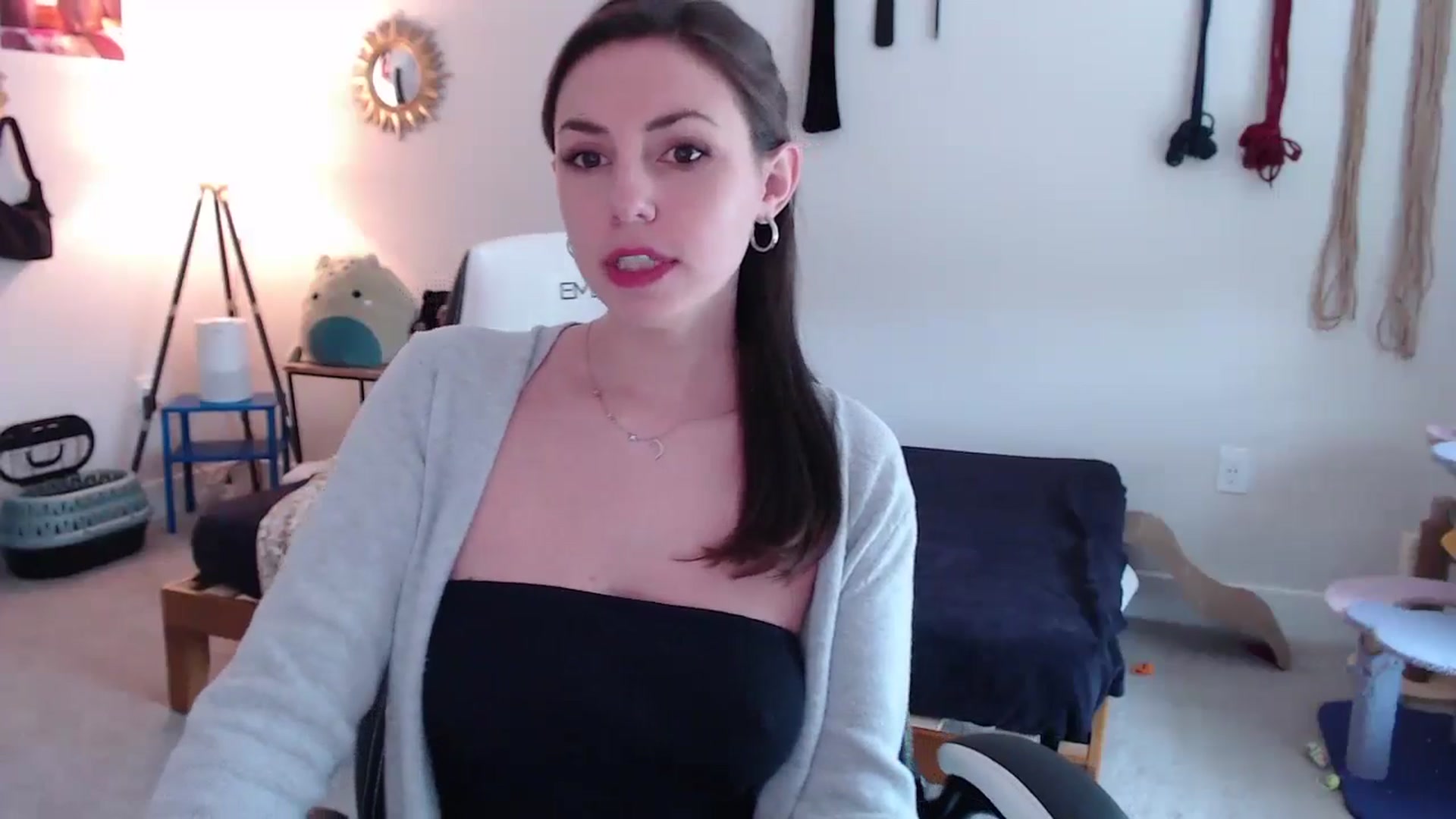 Gallery image thumbnail from MollyMaeve's myfreecams stream on, 05/12/2024, 18:40 image 13 of 20