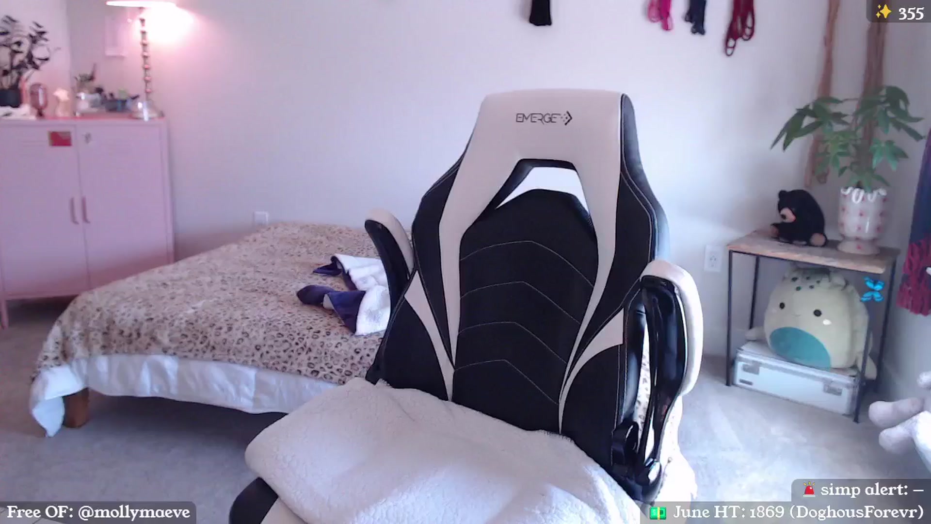 Gallery image thumbnail from MollyMaeve's myfreecams stream on, 06/04/2024, 19:00 image 3 of 20