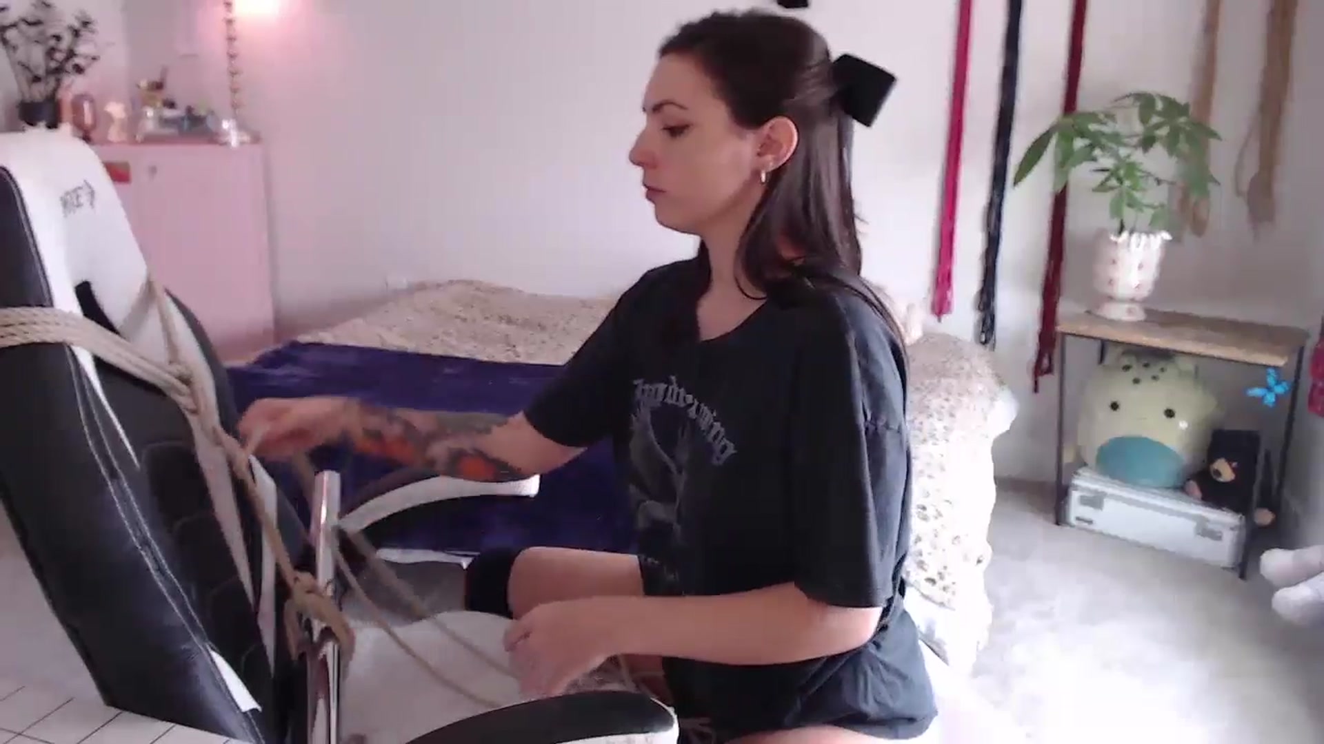 Gallery image thumbnail from MollyMaeve's myfreecams stream on, 06/14/2024, 17:04 image 10 of 20