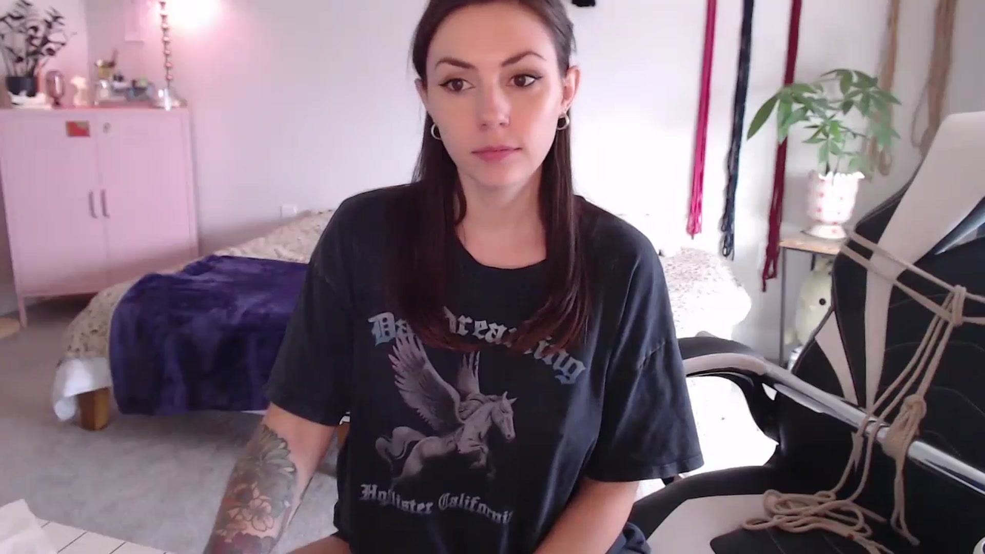 Gallery image thumbnail from MollyMaeve's myfreecams stream on, 06/14/2024, 18:25 image 10 of 20