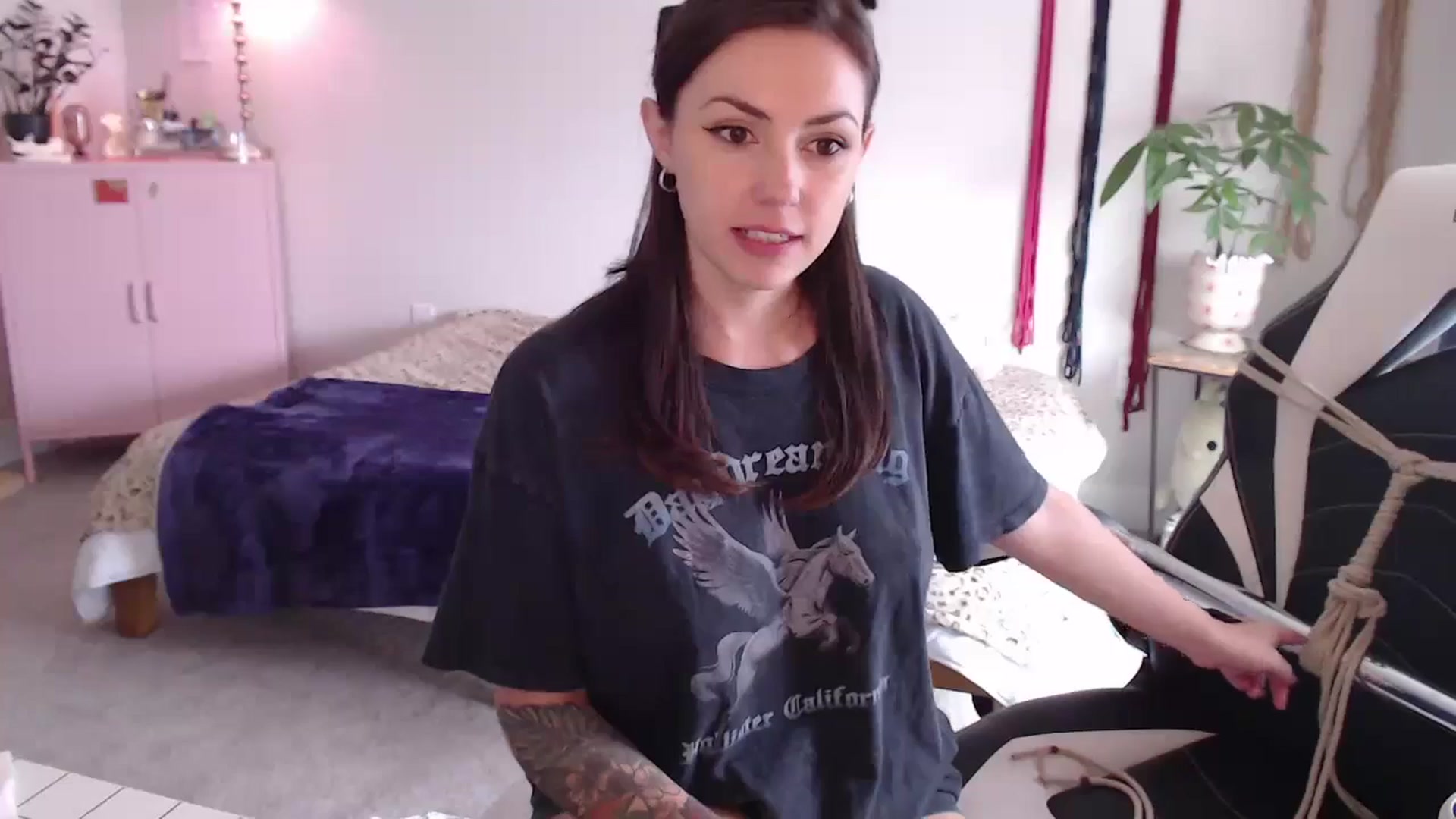 Gallery image thumbnail from MollyMaeve's myfreecams stream on, 06/14/2024, 18:25 image 6 of 20