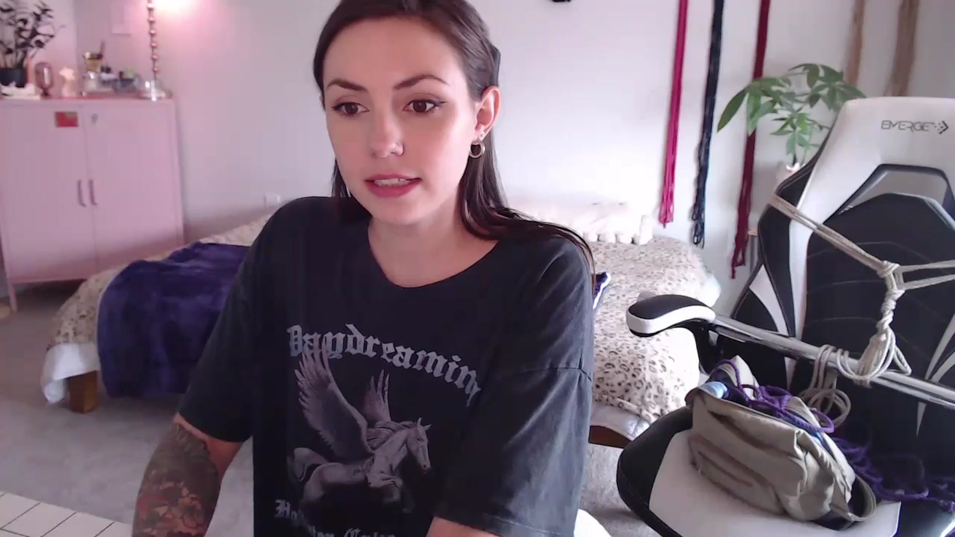 Gallery image thumbnail from MollyMaeve's myfreecams stream on, 06/14/2024, 20:59 image 14 of 20