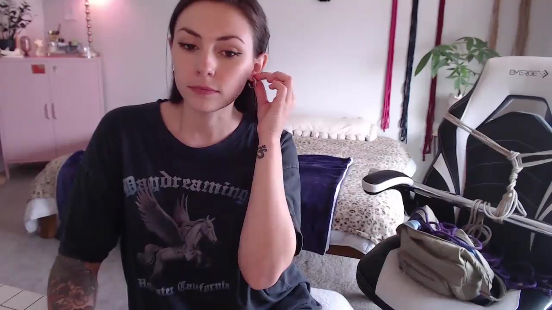 Gallery image thumbnail from MollyMaeve's myfreecams stream on, 06/14/2024, 20:59 image 6 of 20