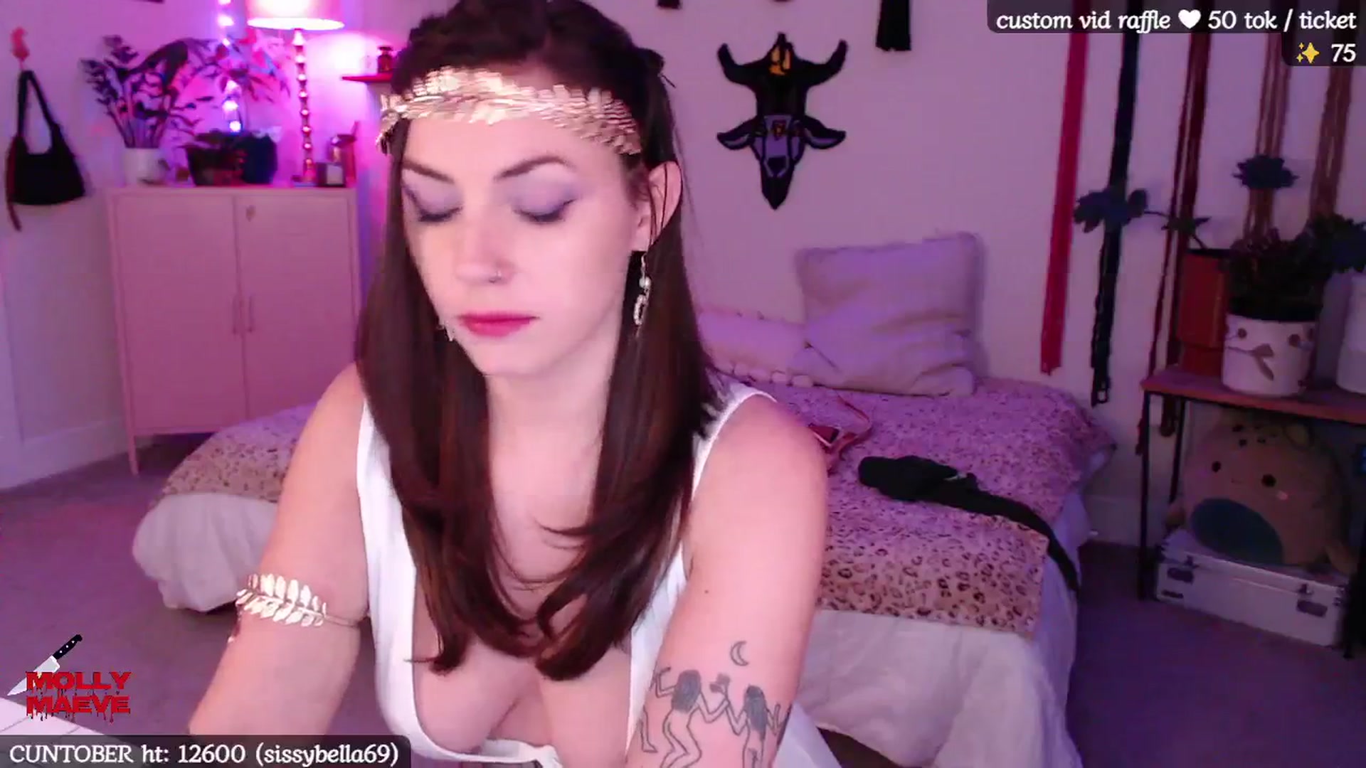 Gallery image thumbnail from MollyMaeve's myfreecams stream on, 10/18/2024, 03:14 image 11 of 20