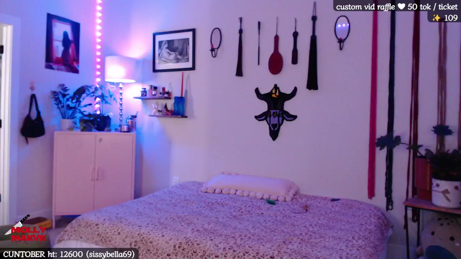 Gallery image thumbnail from MollyMaeve's myfreecams stream on, 10/26/2024, 05:53 image 6 of 20