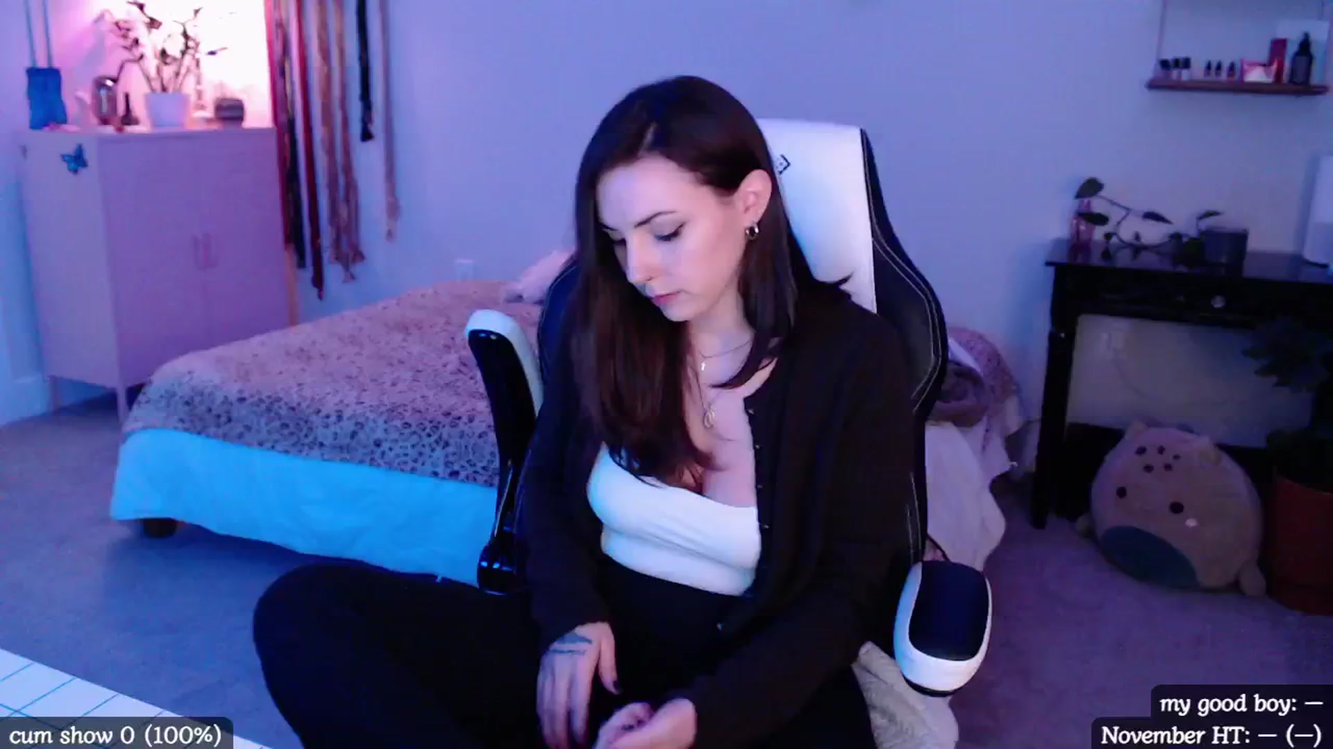 Gallery image thumbnail from MollyMaeve's myfreecams stream on, 11/08/2024, 02:39 image 4 of 20