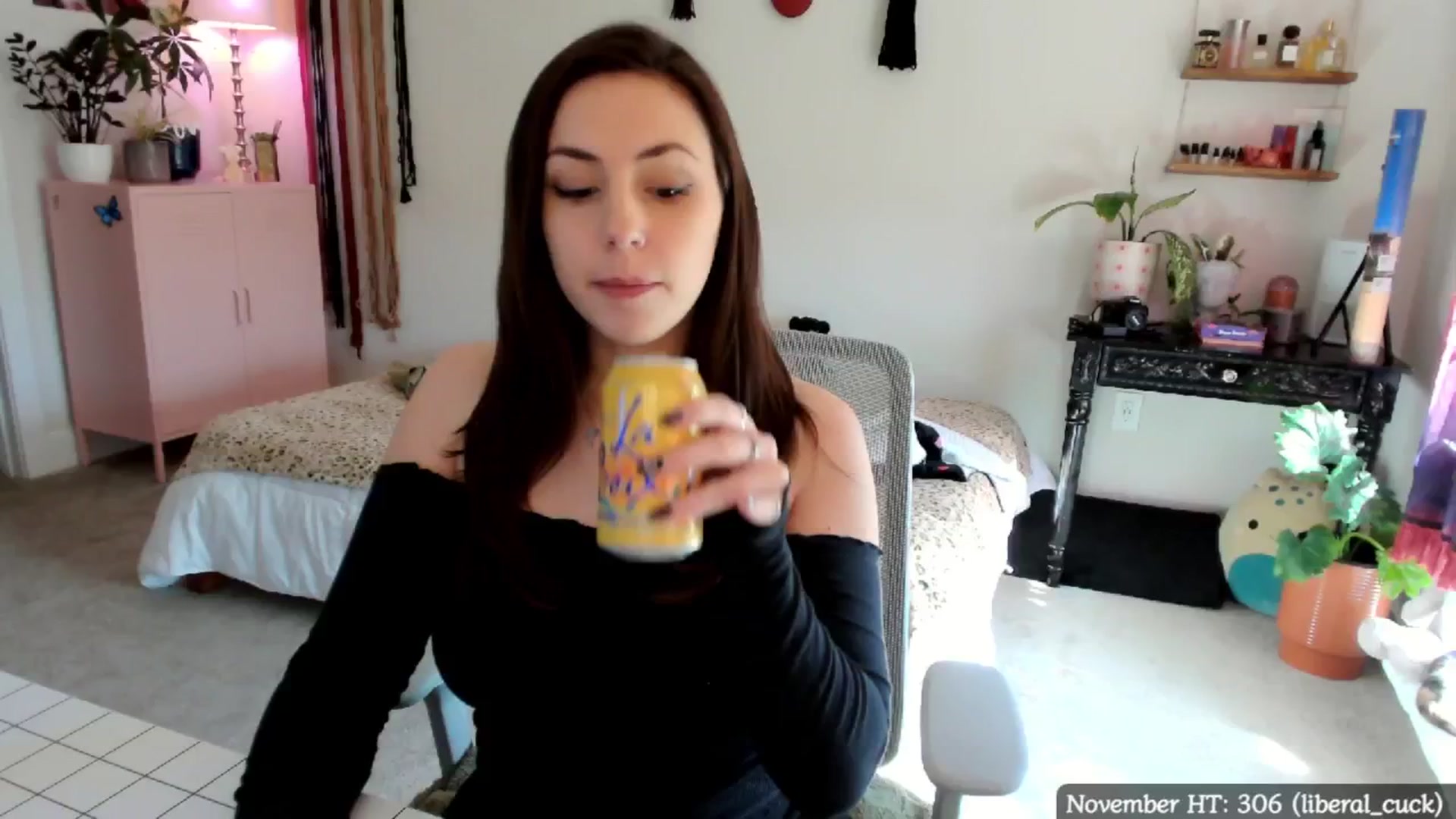 Gallery image thumbnail from MollyMaeve's myfreecams stream on, 12/08/2024, 18:49 image 11 of 20