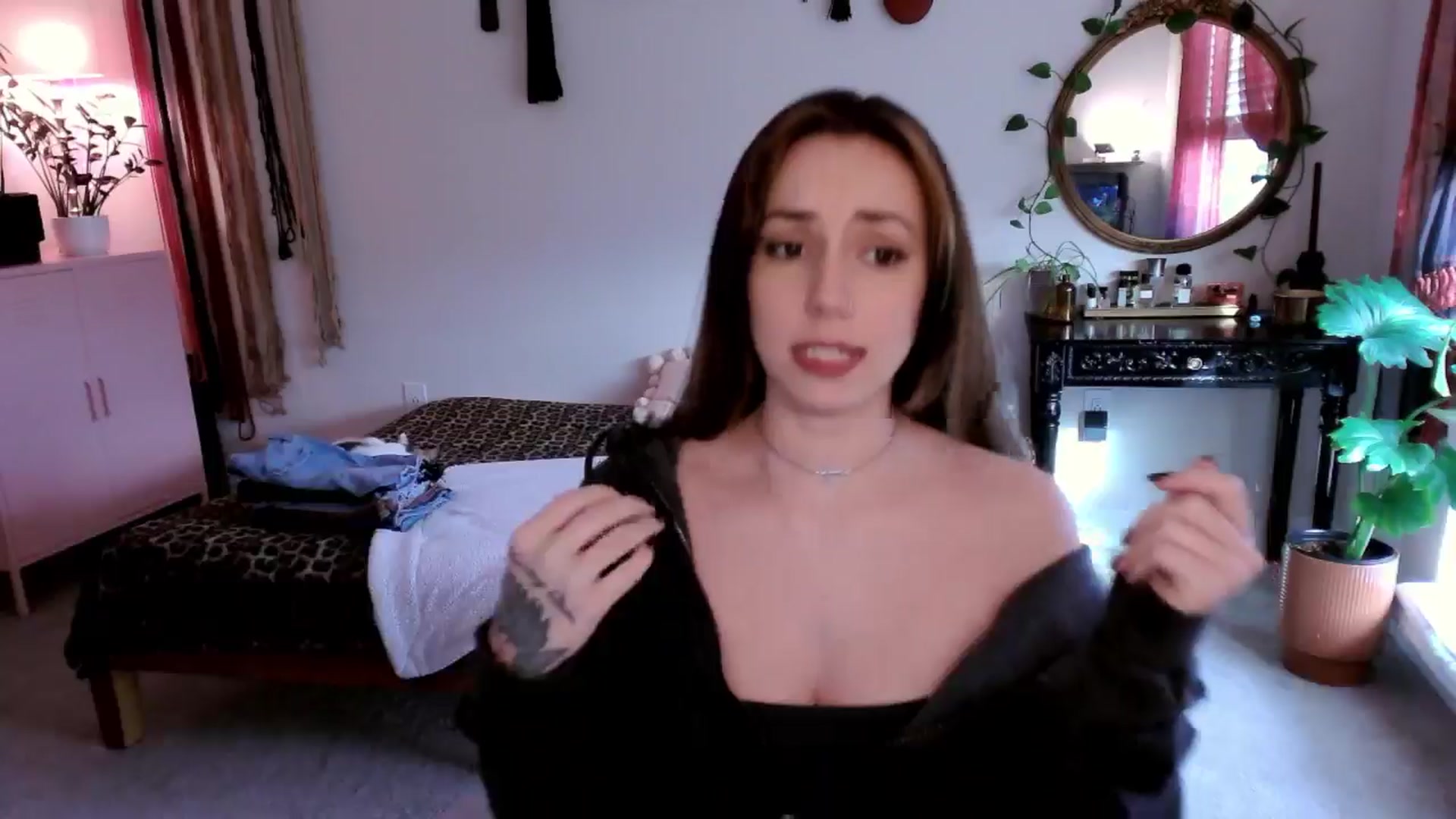 Gallery image thumbnail from MollyMaeve's myfreecams stream on, 02/24/2025, 24:08 image 5 of 20