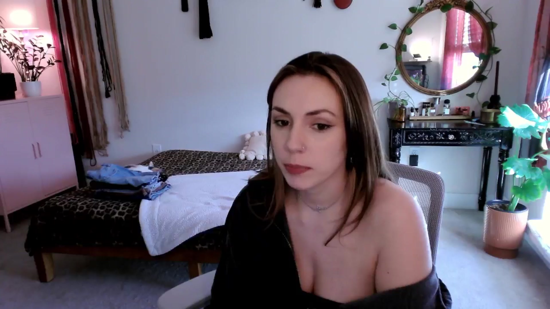 Gallery image thumbnail from MollyMaeve's myfreecams stream on, 02/24/2025, 24:08 image 2 of 20