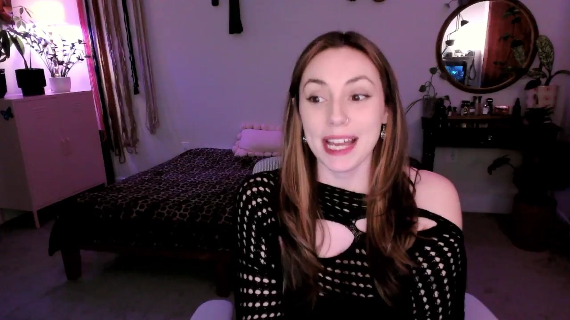 Gallery image thumbnail from MollyMaeve's myfreecams stream on, 03/06/2025, 04:38 image 3 of 20