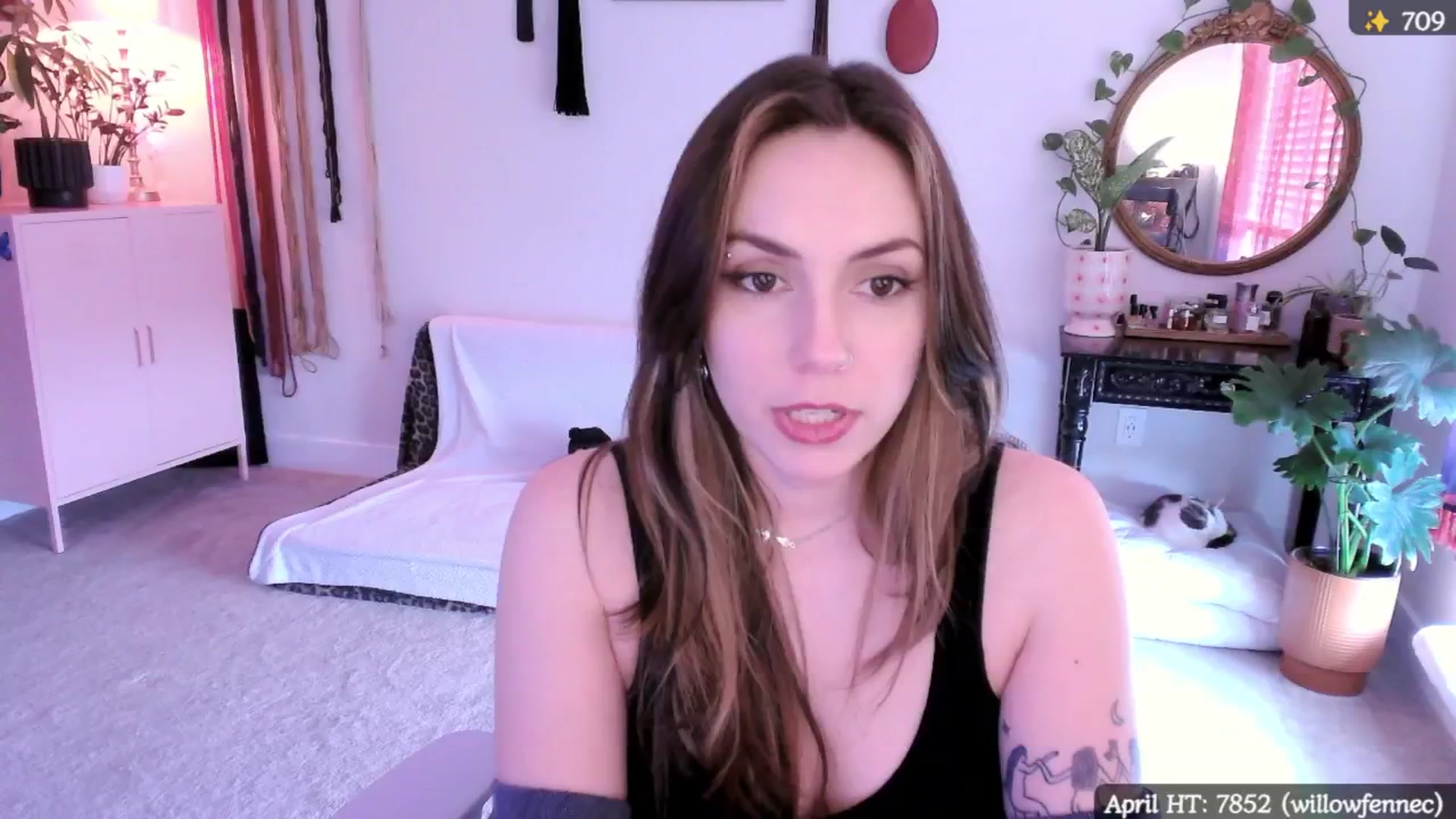 Gallery image thumbnail from MollyMaeve's myfreecams stream on, 04/06/2025, 20:10 image 2 of 20