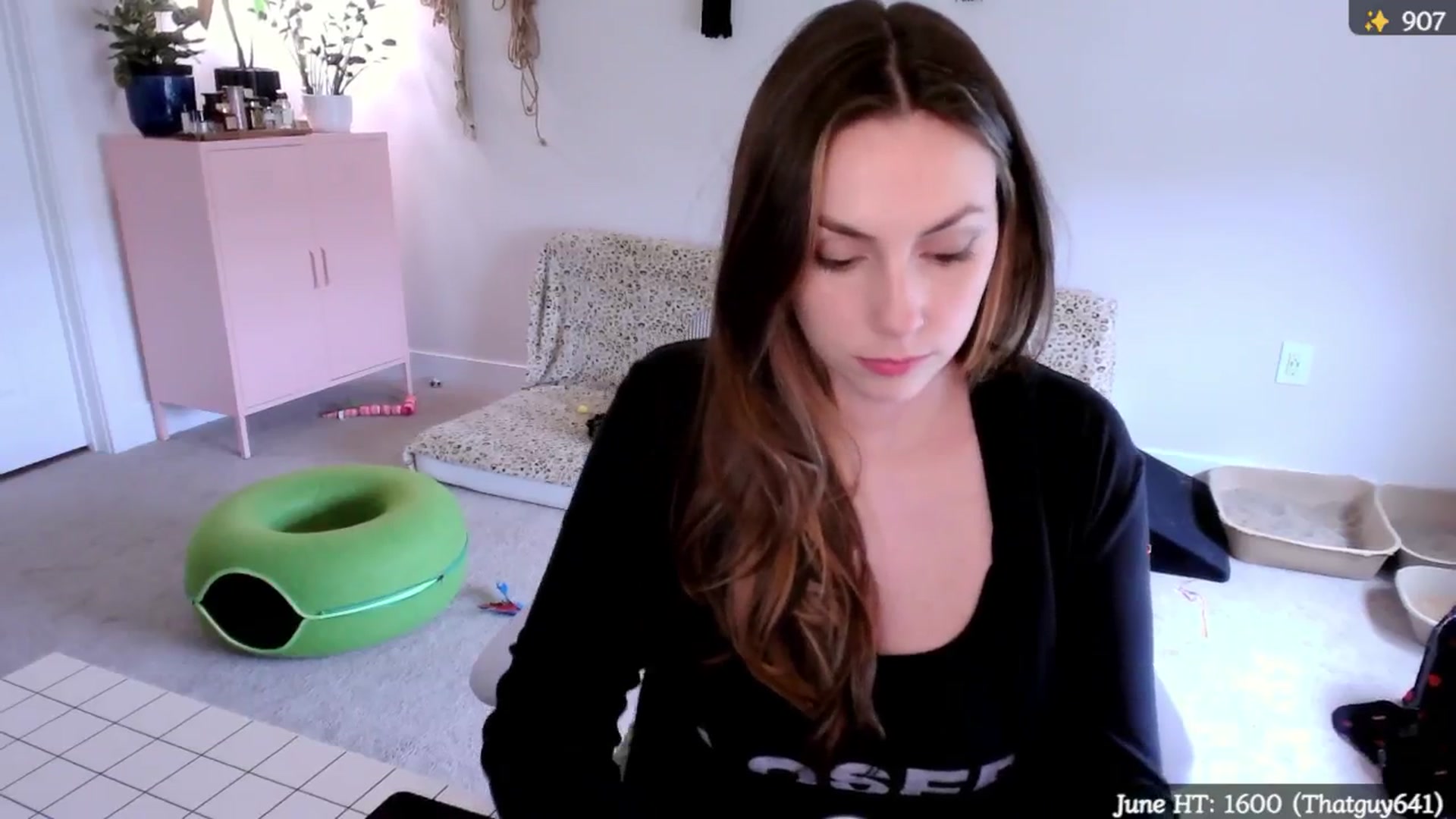 Gallery image thumbnail from MollyMaeve's myfreecams stream on, 06/04/2025, 19:42 image 8 of 20
