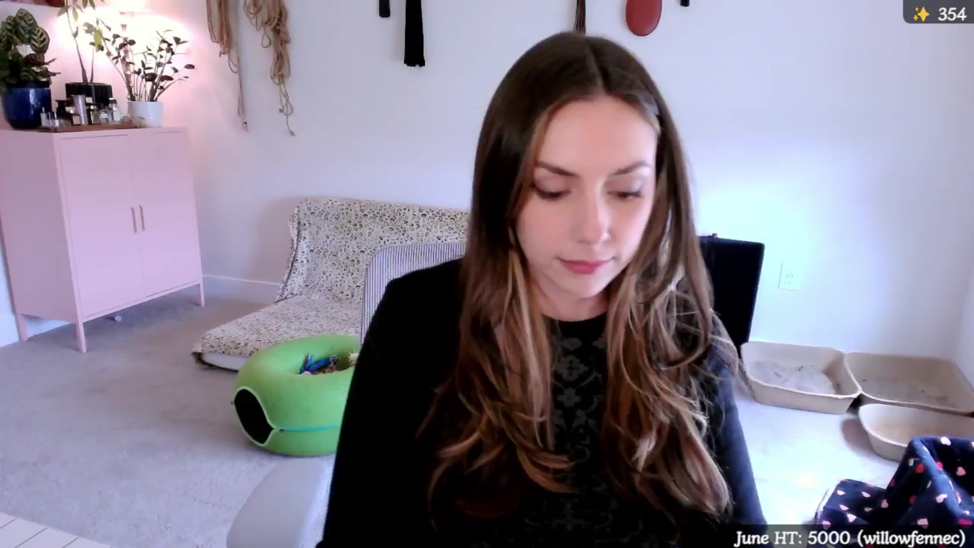Gallery image thumbnail from MollyMaeve's myfreecams stream on, 06/06/2025, 20:29 image 2 of 20