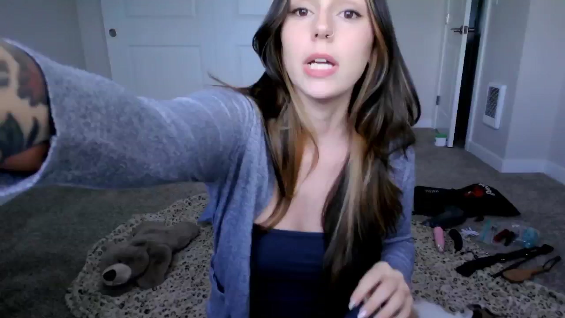 Gallery image thumbnail from MollyMaeve's myfreecams stream on, 07/04/2025, 23:45 image 1 of 20