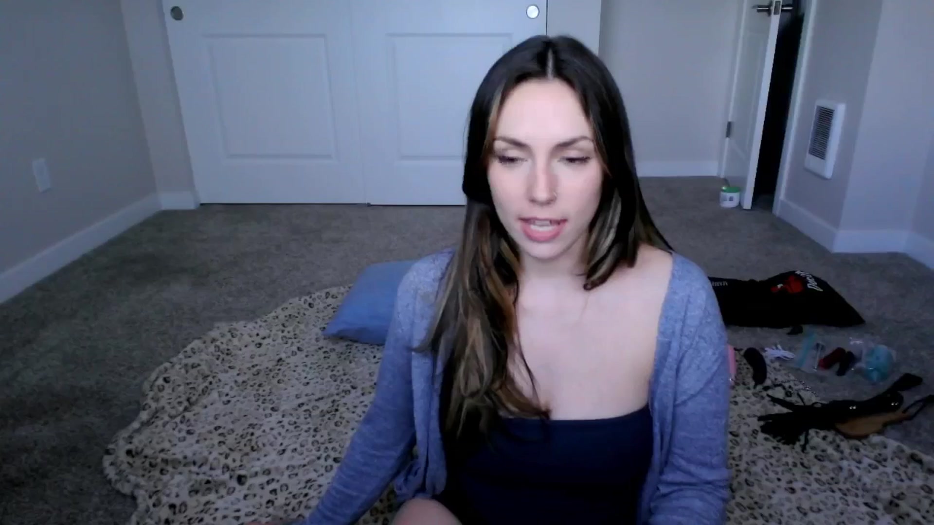 Gallery image thumbnail from MollyMaeve's myfreecams stream on, 07/04/2025, 23:45 image 15 of 20
