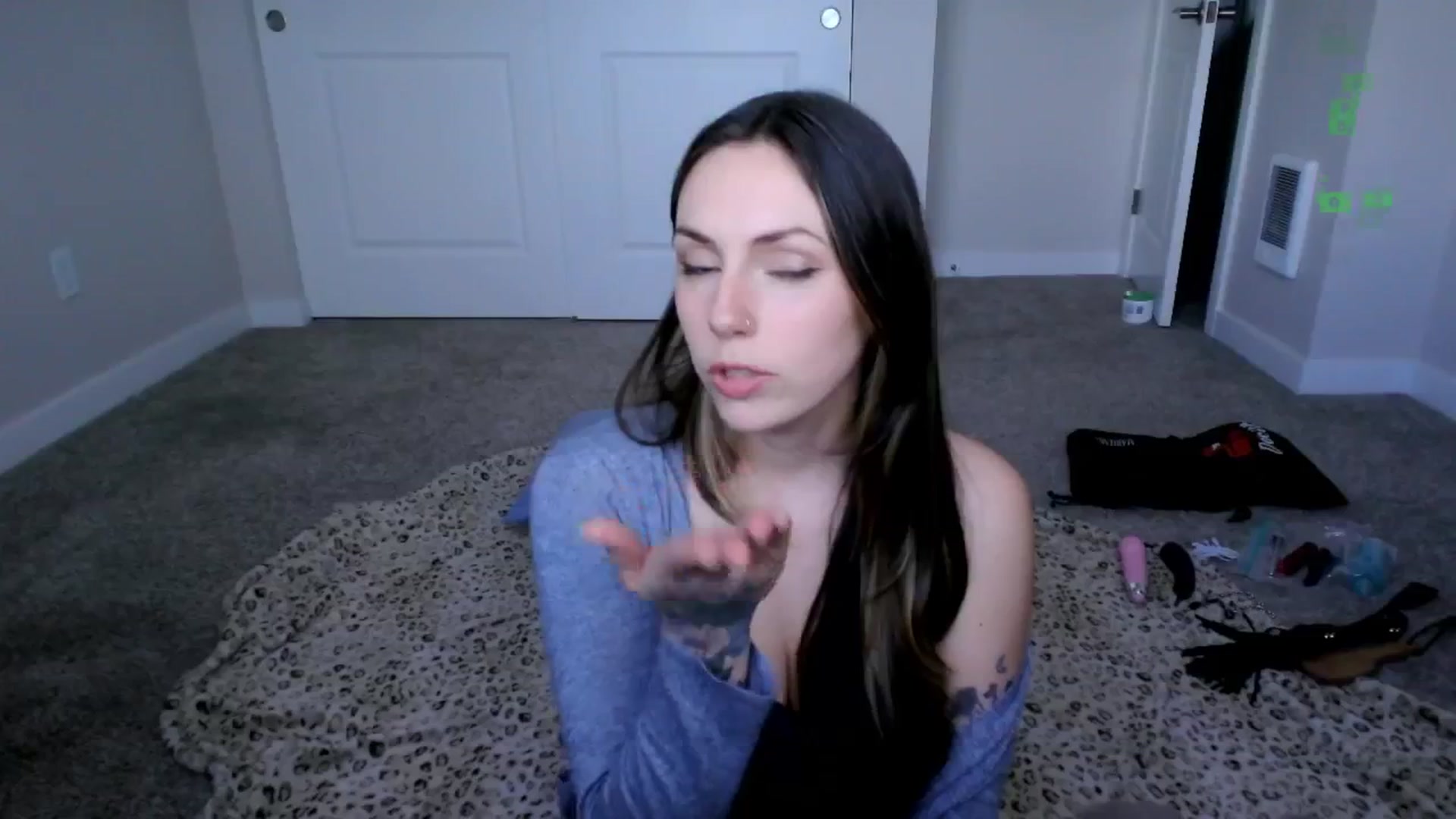 Gallery image thumbnail from MollyMaeve's myfreecams stream on, 07/04/2025, 23:45 image 19 of 20