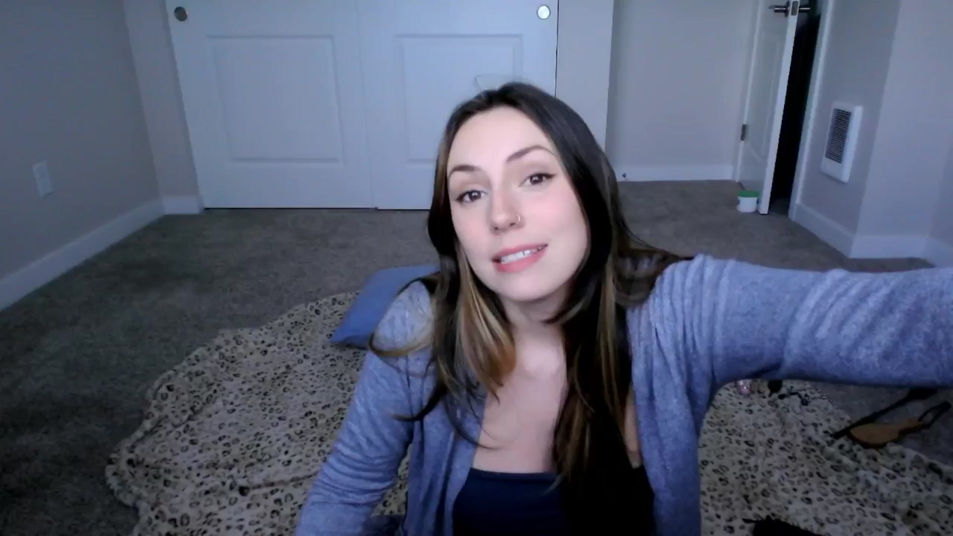 Gallery image thumbnail from MollyMaeve's myfreecams stream on, 07/04/2025, 23:45 image 8 of 20