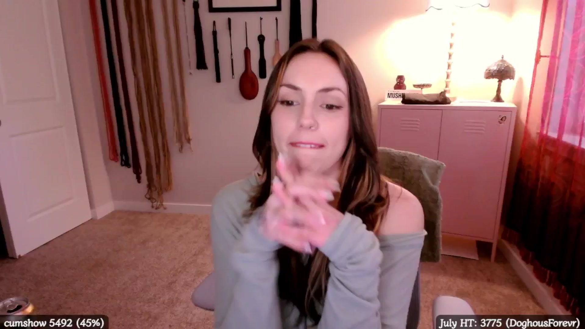 Gallery image thumbnail from MollyMaeve's myfreecams stream on, 07/19/2025, 24:52 image 6 of 20