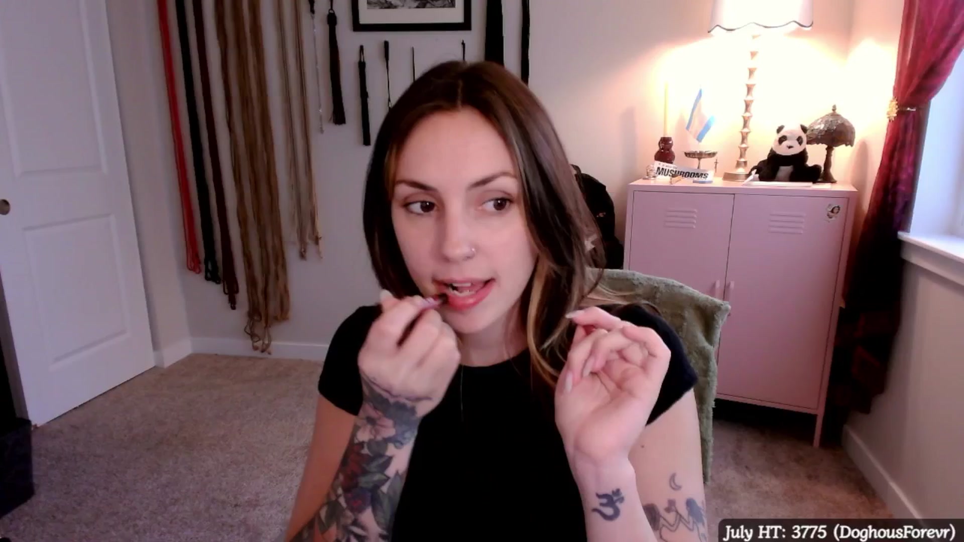 Gallery image thumbnail from MollyMaeve's myfreecams stream on, 07/23/2025, 01:08 image 7 of 20