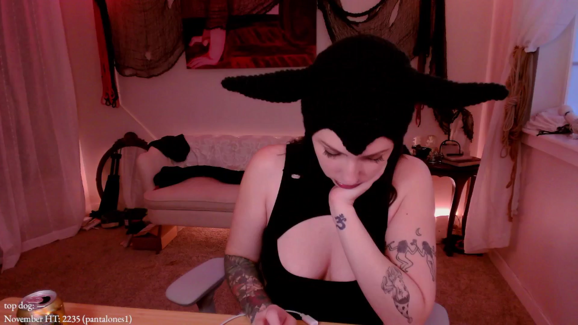 Gallery image thumbnail from MollyMaeve's myfreecams stream on, 11/19/2025, 01:48 image 4 of 20