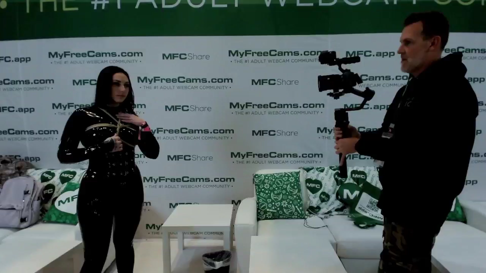 Gallery image thumbnail from MollyMaeve's myfreecams stream on, 01/22/2026, 02:40 image 6 of 20