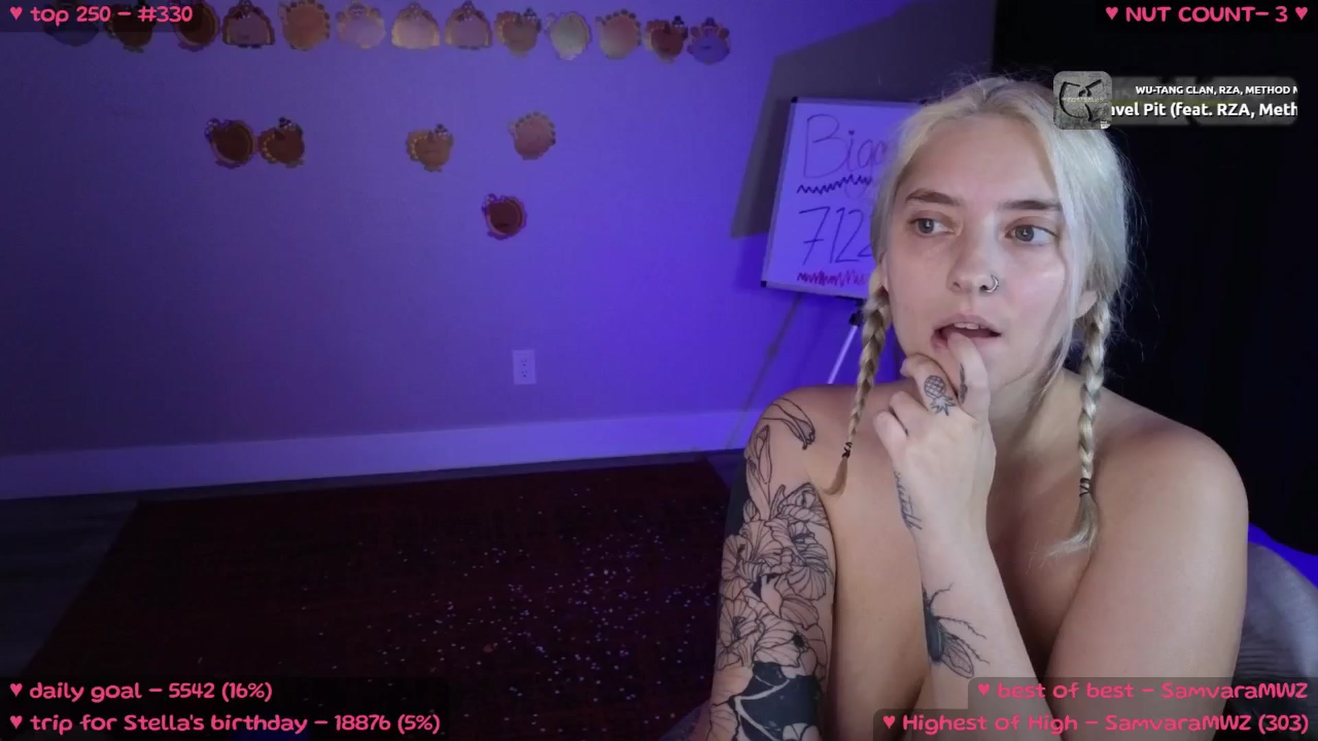 Gallery image thumbnail from MollyMeowz's myfreecams stream on, 11/14/2024, 01:32 image 16 of 20