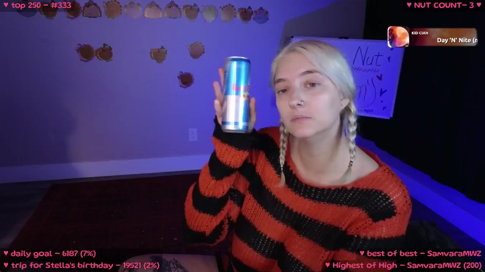 Gallery image thumbnail from MollyMeowz's myfreecams stream on, 11/14/2024, 01:32 image 10 of 20