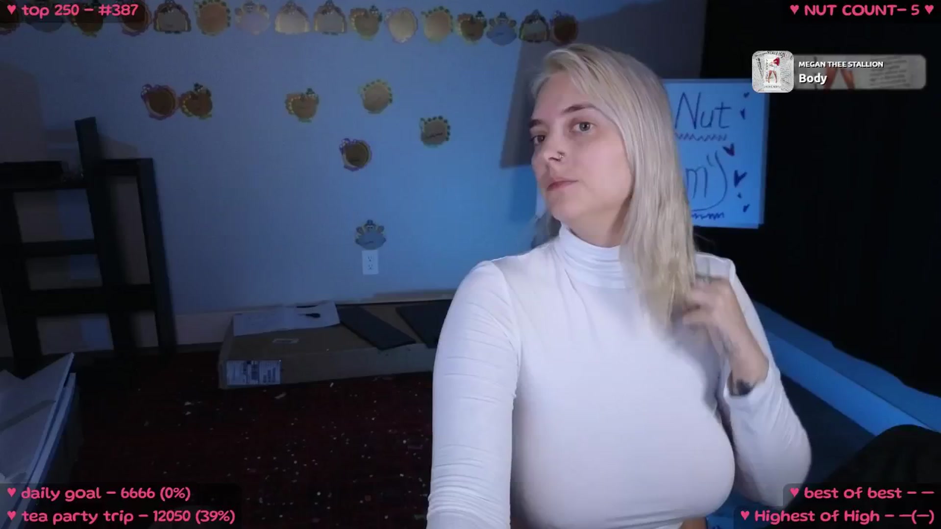 Gallery image thumbnail from MollyMeowz's myfreecams stream on, 11/17/2024, 02:28 image 1 of 20