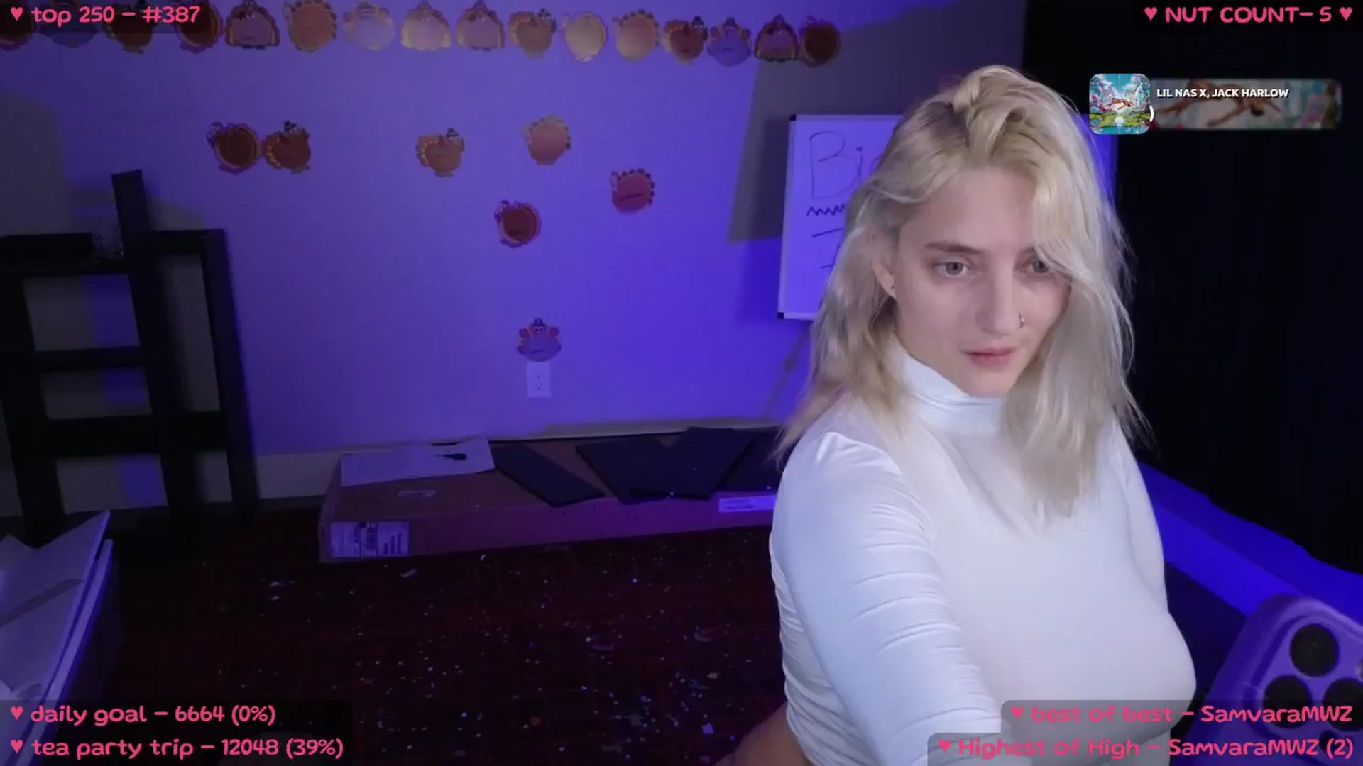 Gallery image thumbnail from MollyMeowz's myfreecams stream on, 11/17/2024, 02:28 image 4 of 20