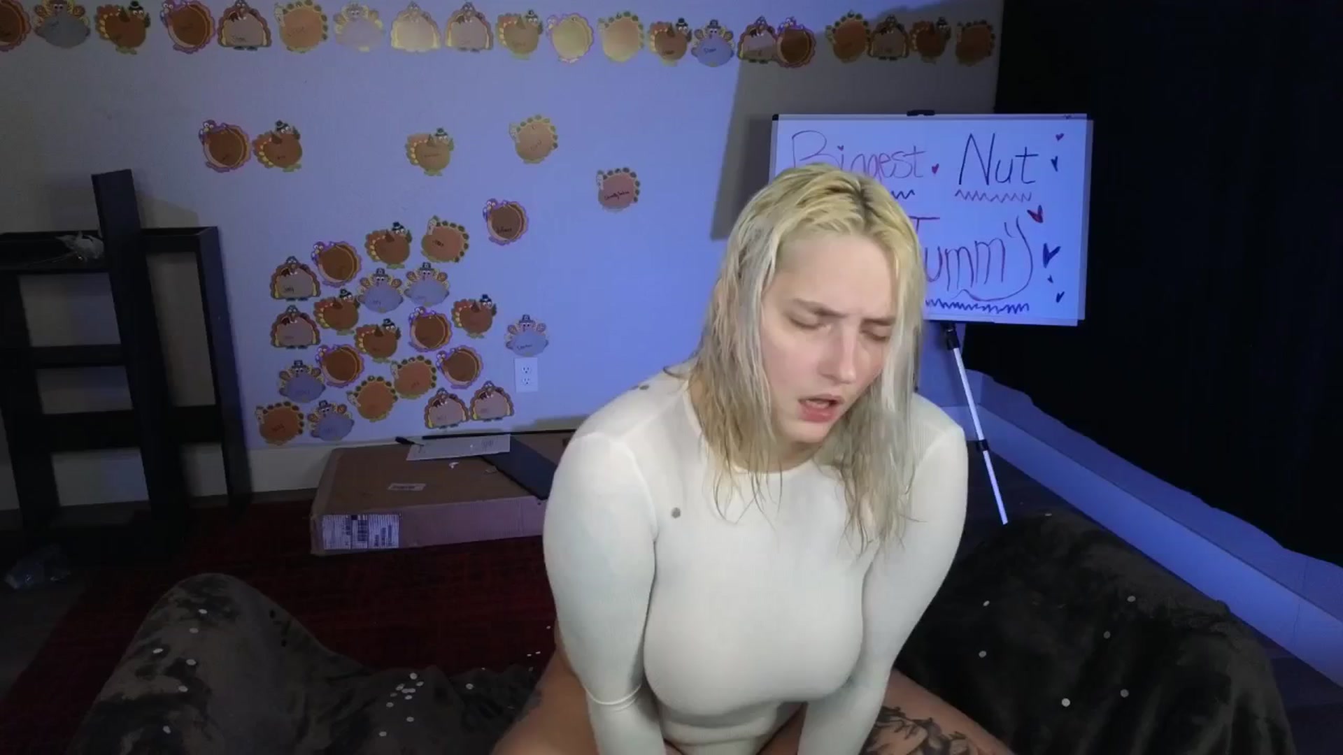Gallery image thumbnail from MollyMeowz's myfreecams stream on, 11/20/2024, 04:55 image 1 of 20