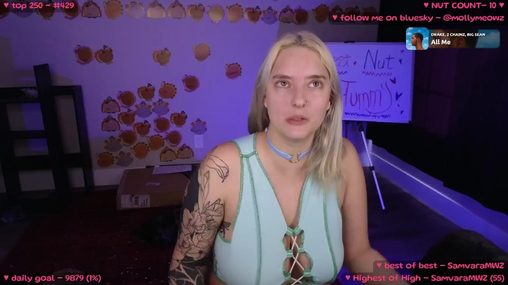Gallery image thumbnail from MollyMeowz's myfreecams stream on, 11/23/2024, 24:53 image 6 of 20