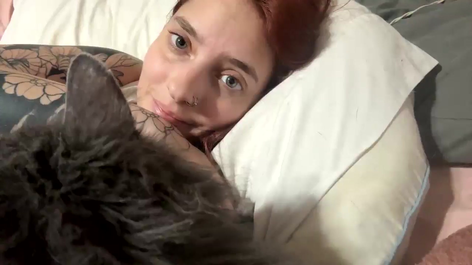 Gallery image thumbnail from MollyMeowz's myfreecams stream on, 12/10/2024, 01:40 image 6 of 20