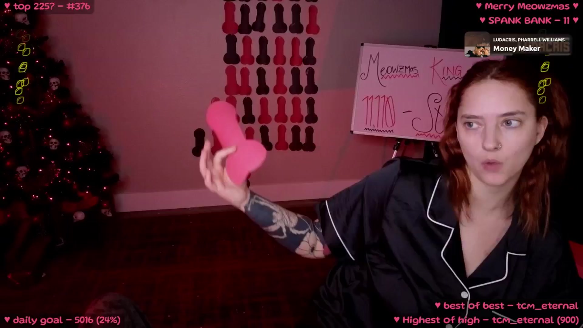 Gallery image thumbnail from MollyMeowz's myfreecams stream on, 12/24/2024, 02:43 image 9 of 20