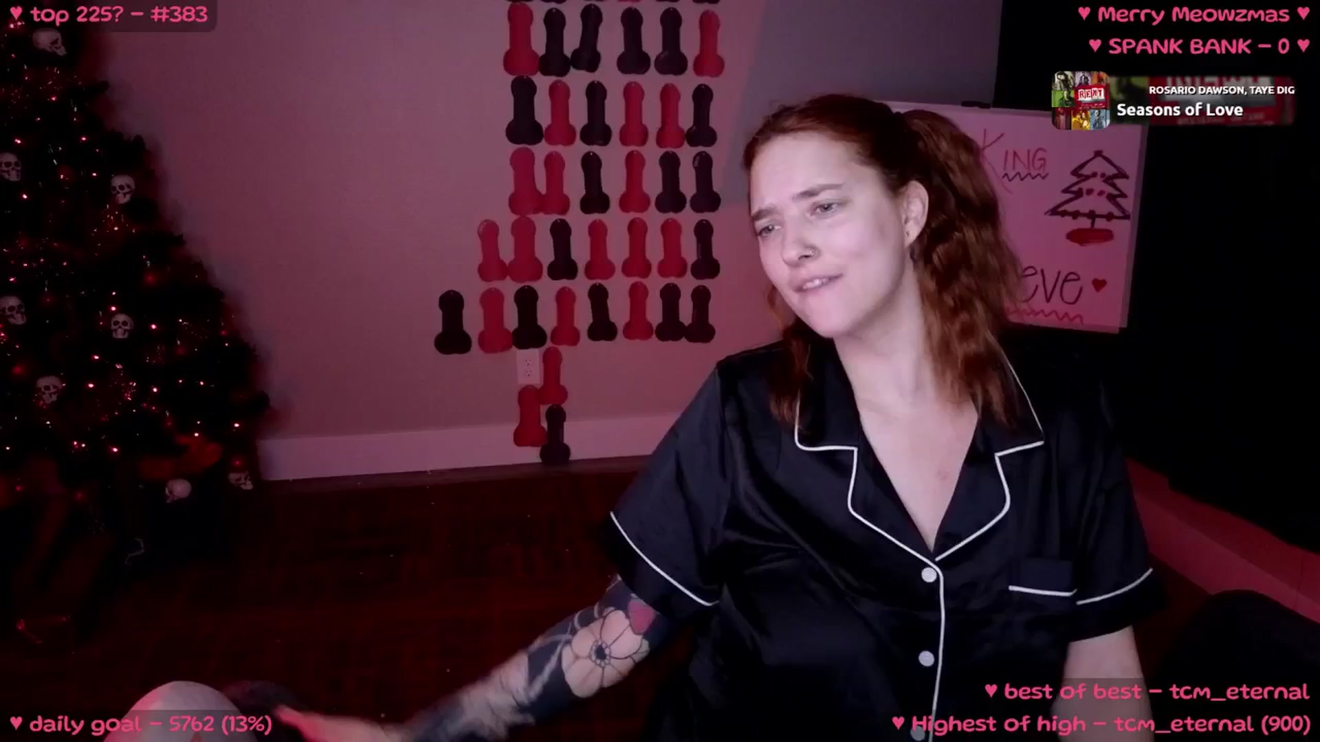 Gallery image thumbnail from MollyMeowz's myfreecams stream on, 12/24/2024, 02:43 image 3 of 20