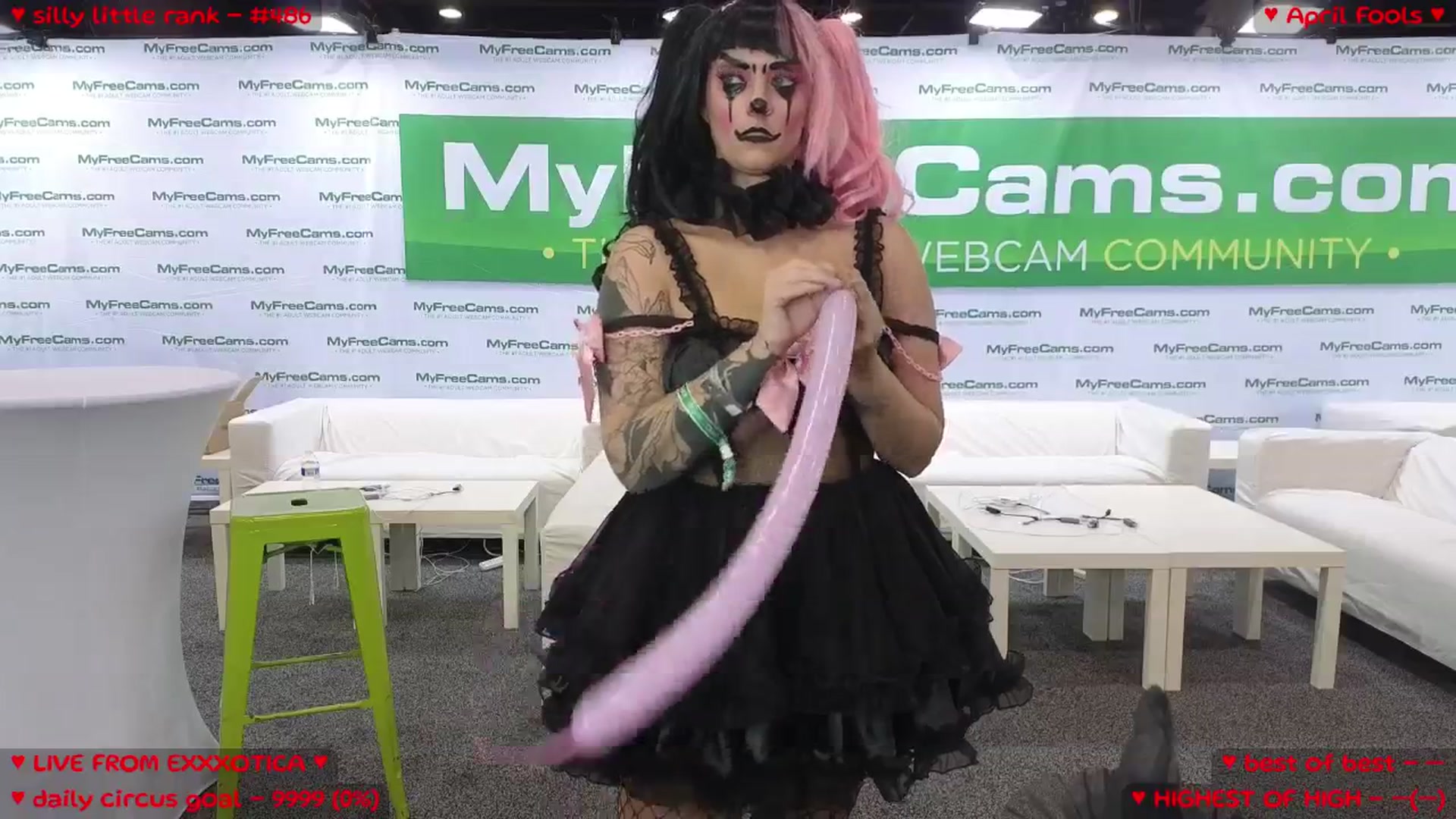Gallery image thumbnail from MollyMeowz's myfreecams stream on, 04/11/2025, 23:30 image 14 of 20