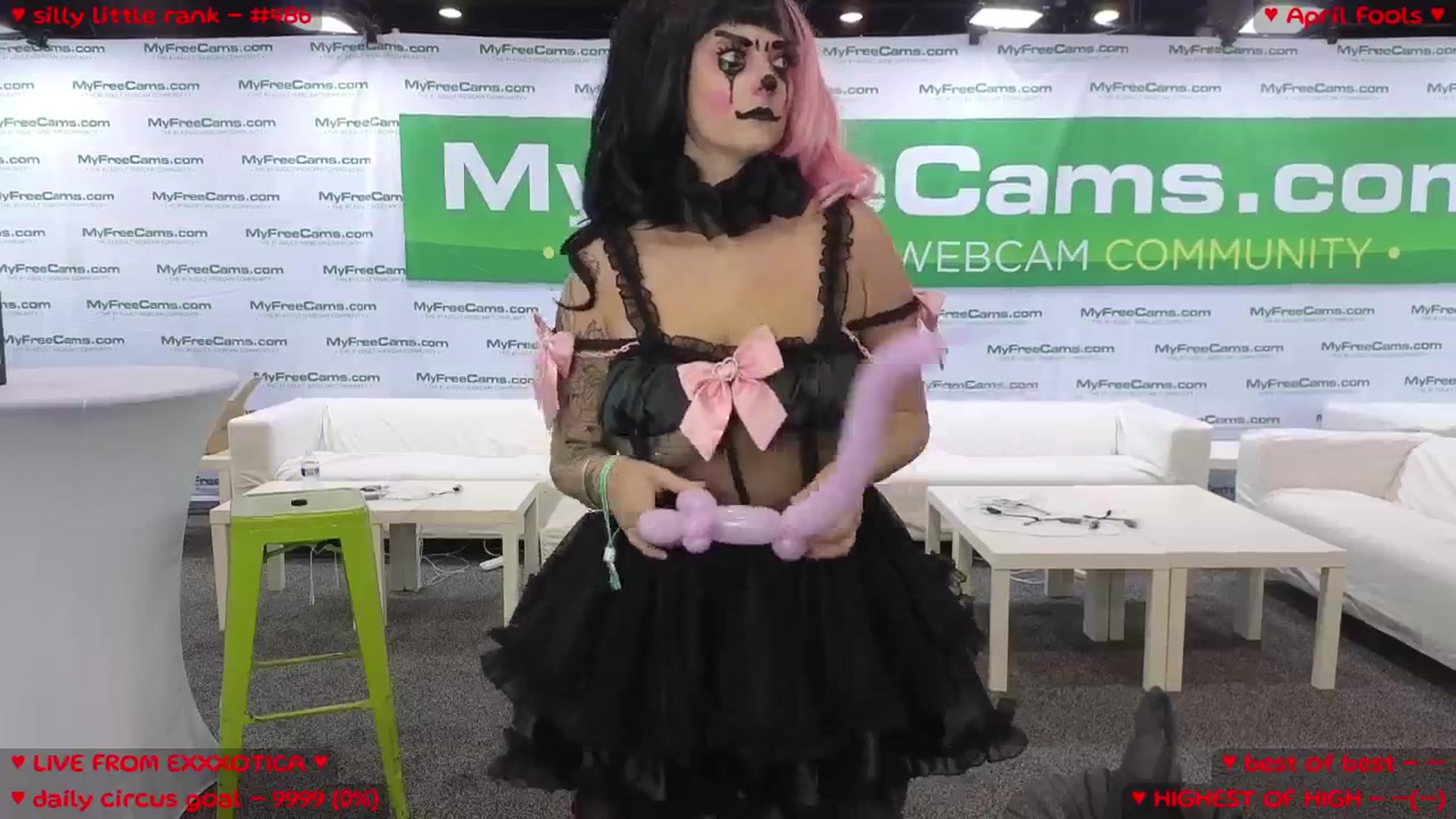 Gallery image thumbnail from MollyMeowz's myfreecams stream on, 04/11/2025, 23:30 image 19 of 20