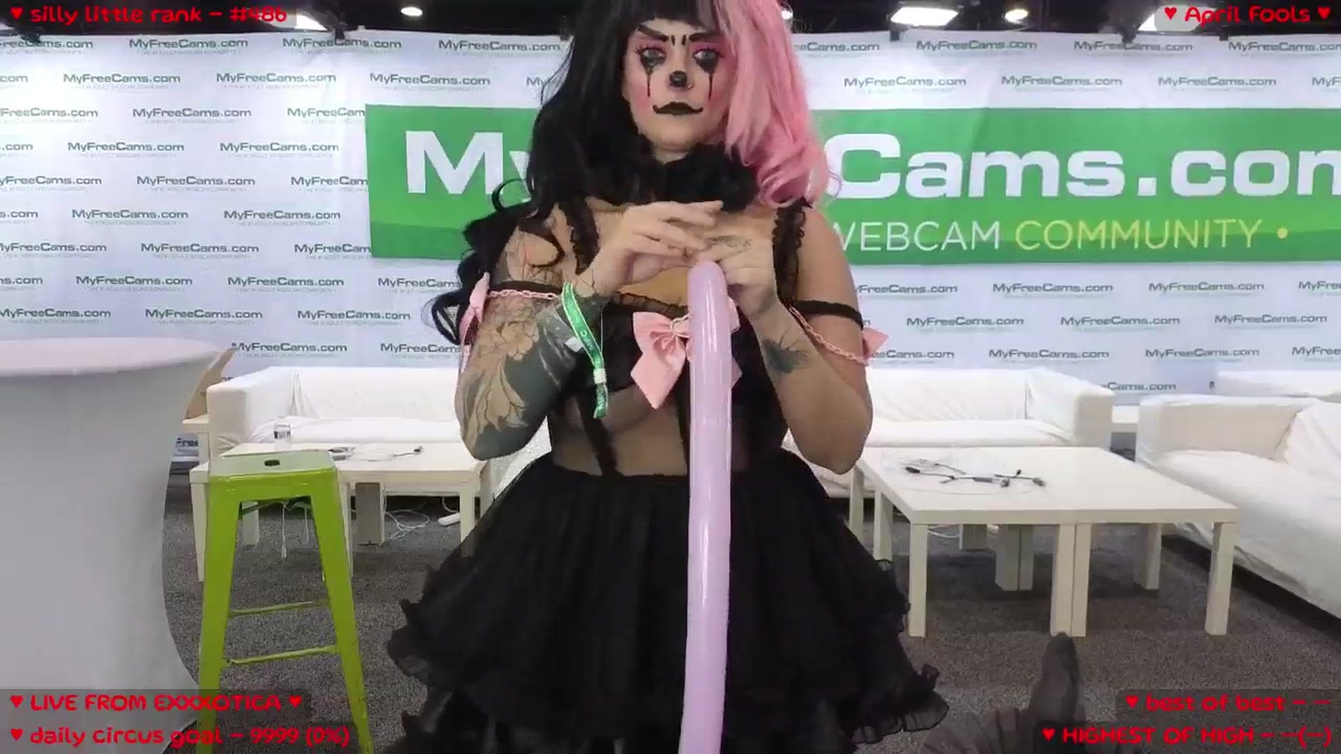 Gallery image thumbnail from MollyMeowz's myfreecams stream on, 04/11/2025, 23:30 image 15 of 20