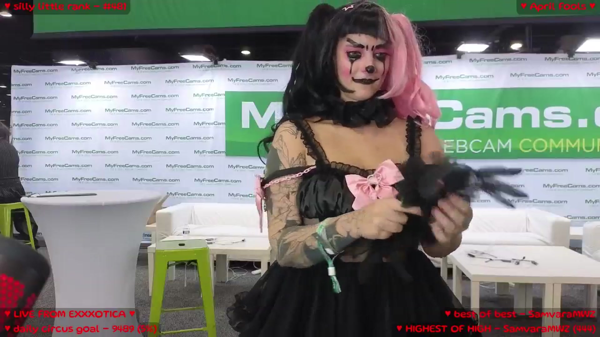 Gallery image thumbnail from MollyMeowz's myfreecams stream on, 04/11/2025, 23:58 image 12 of 20