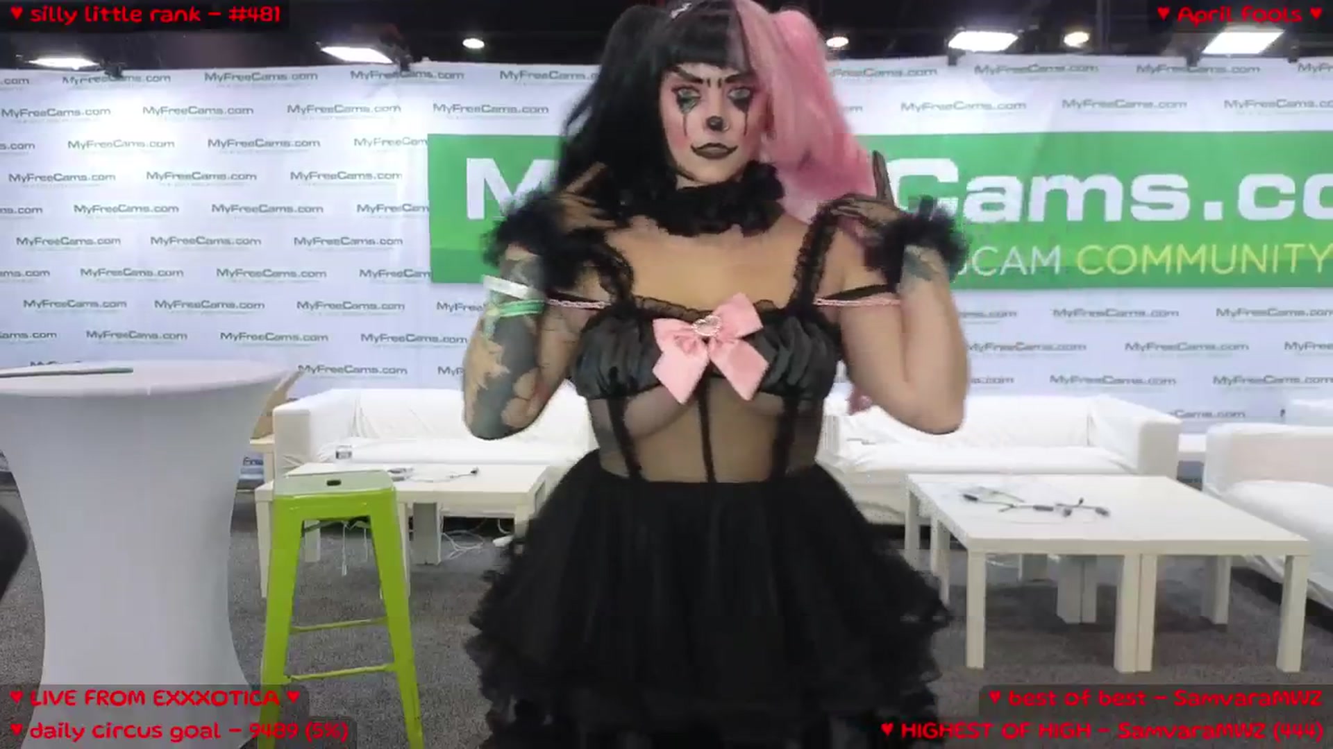 Gallery image thumbnail from MollyMeowz's myfreecams stream on, 04/11/2025, 23:58 image 13 of 20