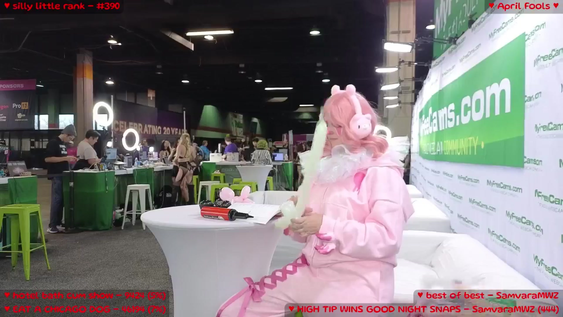 Gallery image thumbnail from MollyMeowz's myfreecams stream on, 04/12/2025, 21:52 image 18 of 20