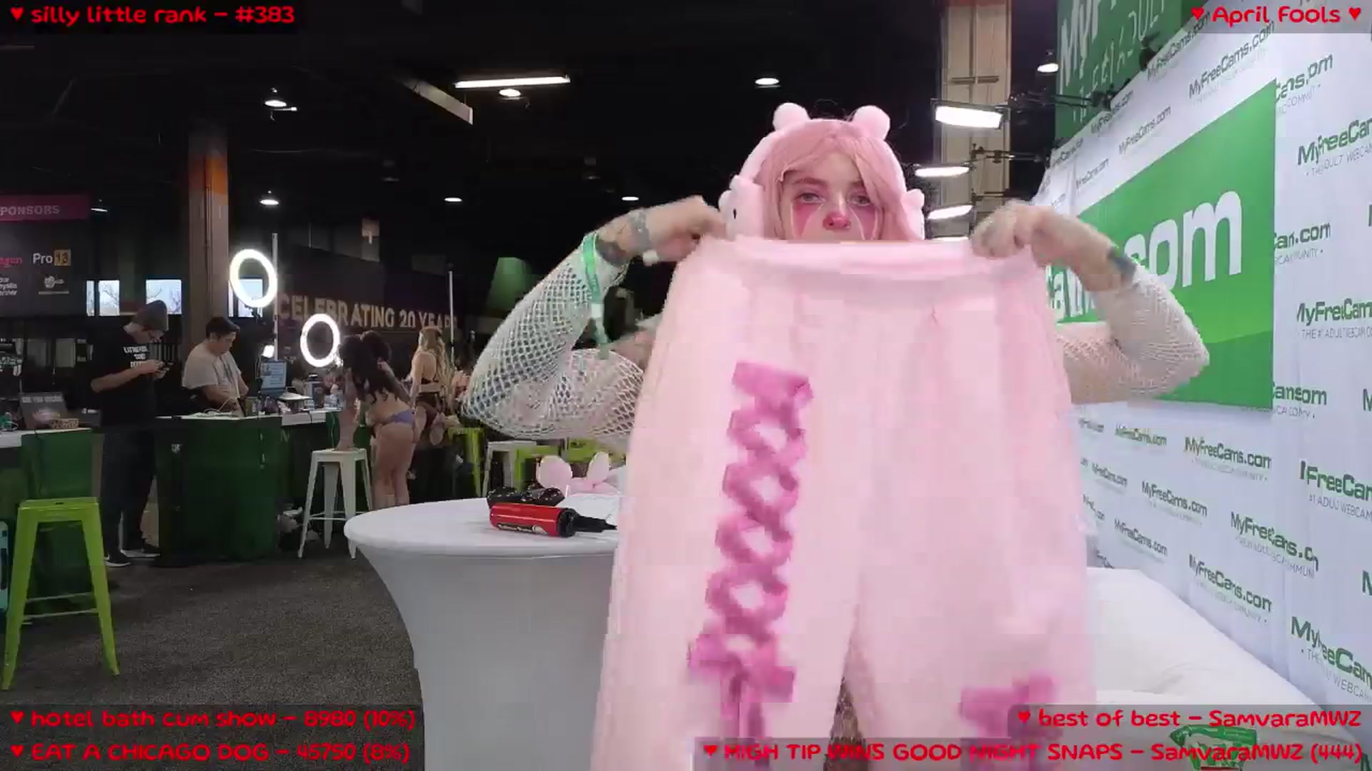 Gallery image thumbnail from MollyMeowz's myfreecams stream on, 04/12/2025, 21:52 image 19 of 20