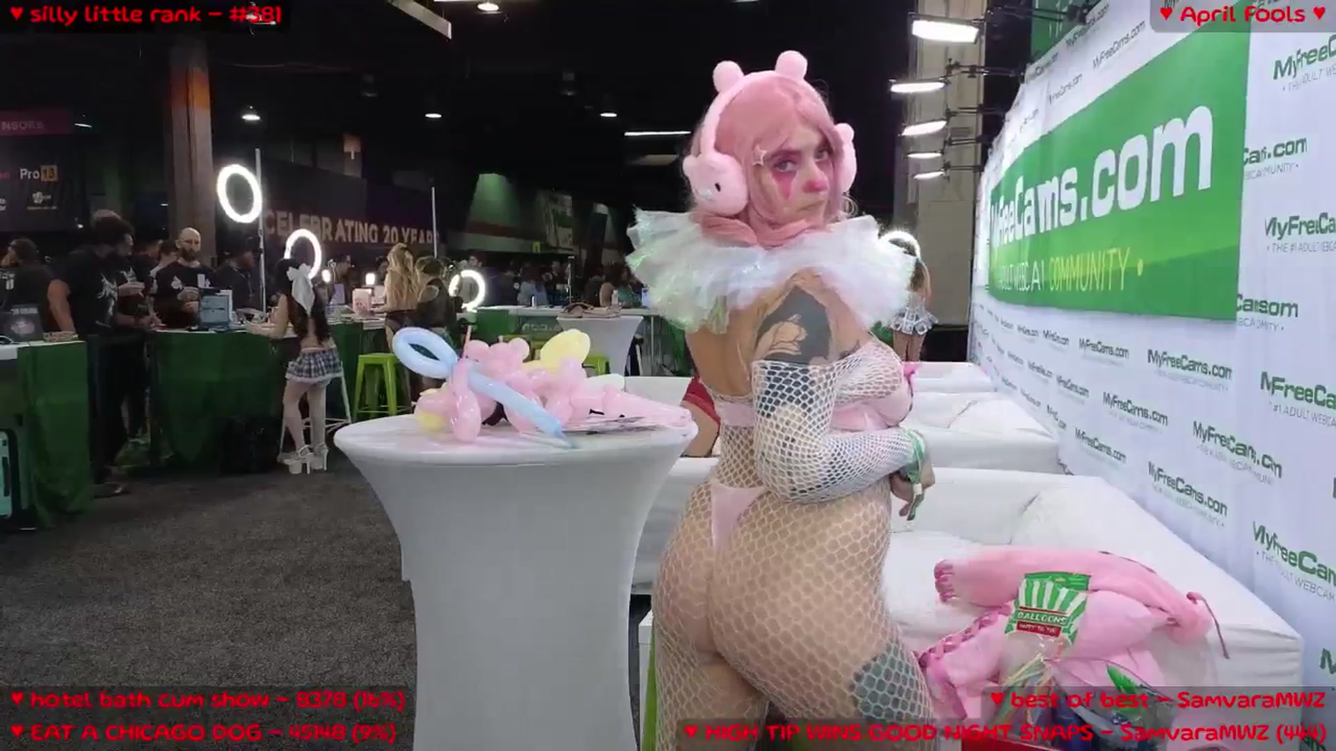 Gallery image thumbnail from MollyMeowz's myfreecams stream on, 04/13/2025, 02:25 image 12 of 20