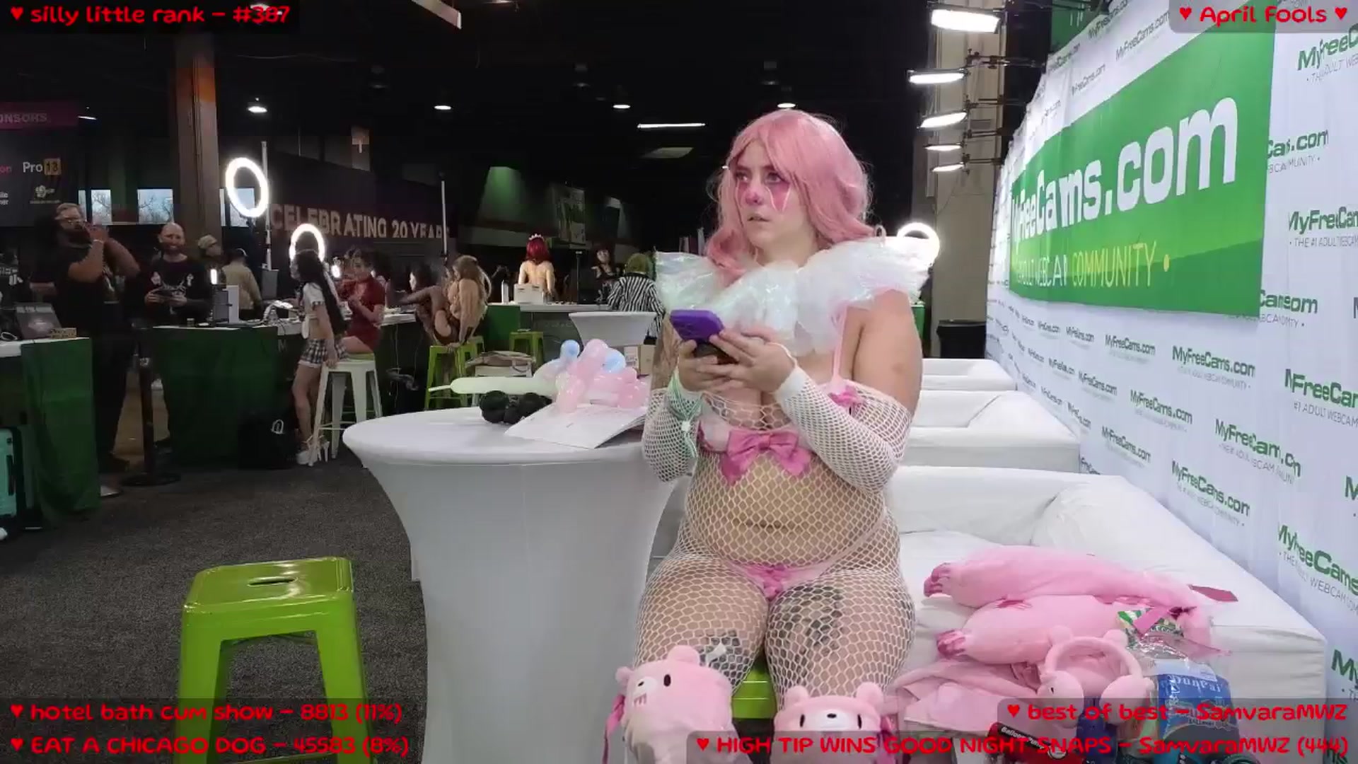 Gallery image thumbnail from MollyMeowz's myfreecams stream on, 04/13/2025, 02:25 image 6 of 20